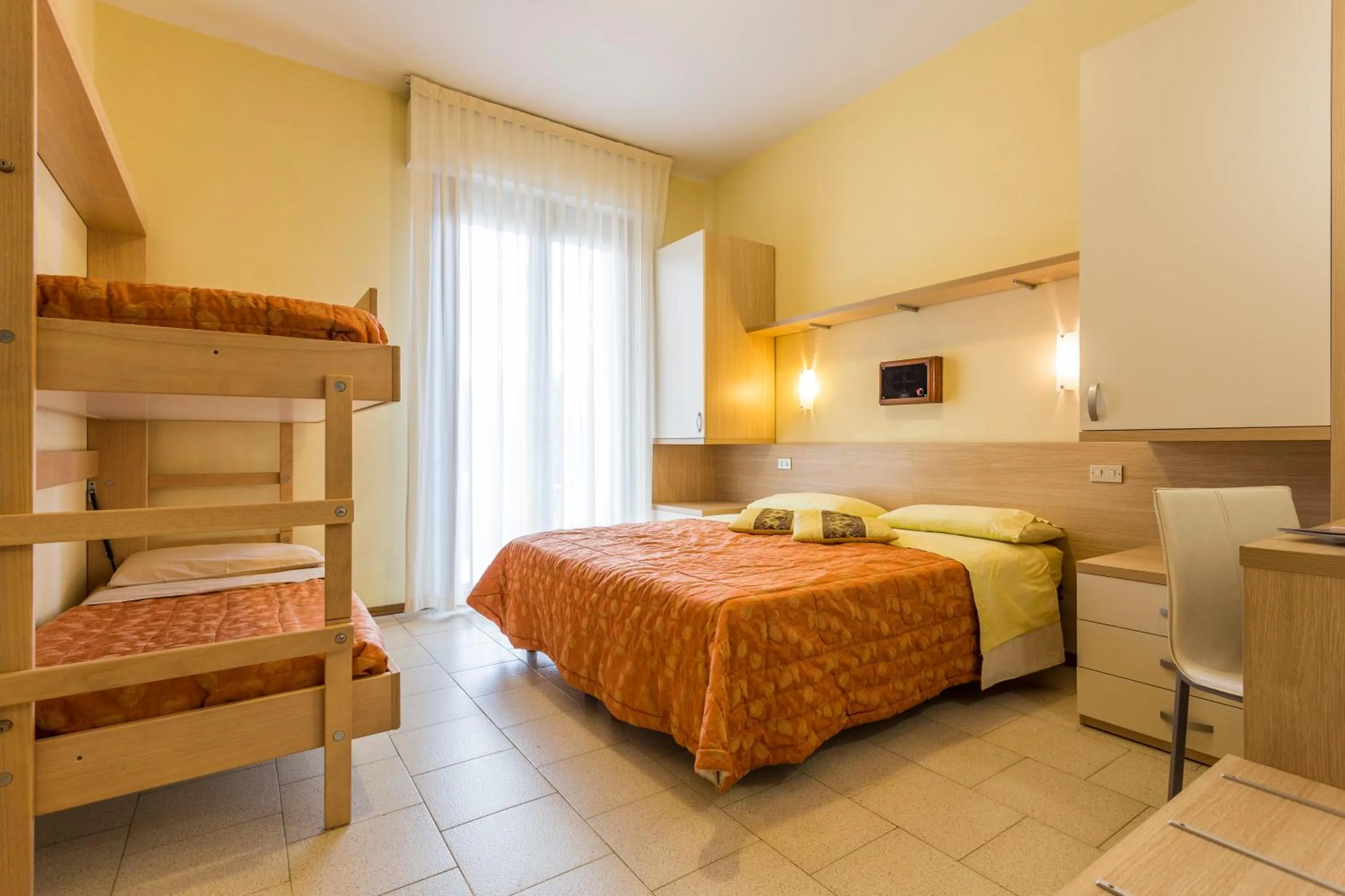 Day, Bed in Hotel Deborah