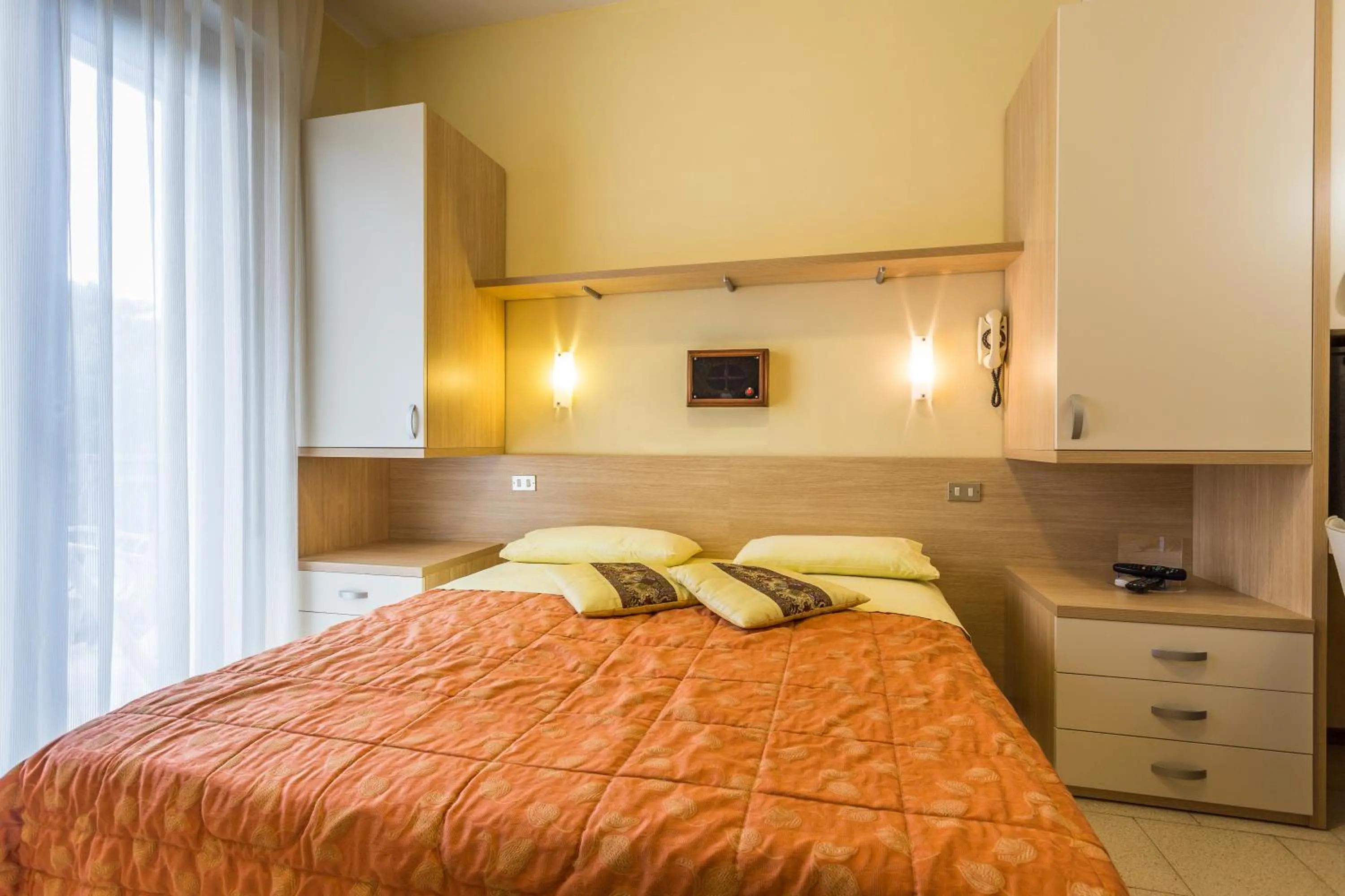 Day, Bed in Hotel Deborah