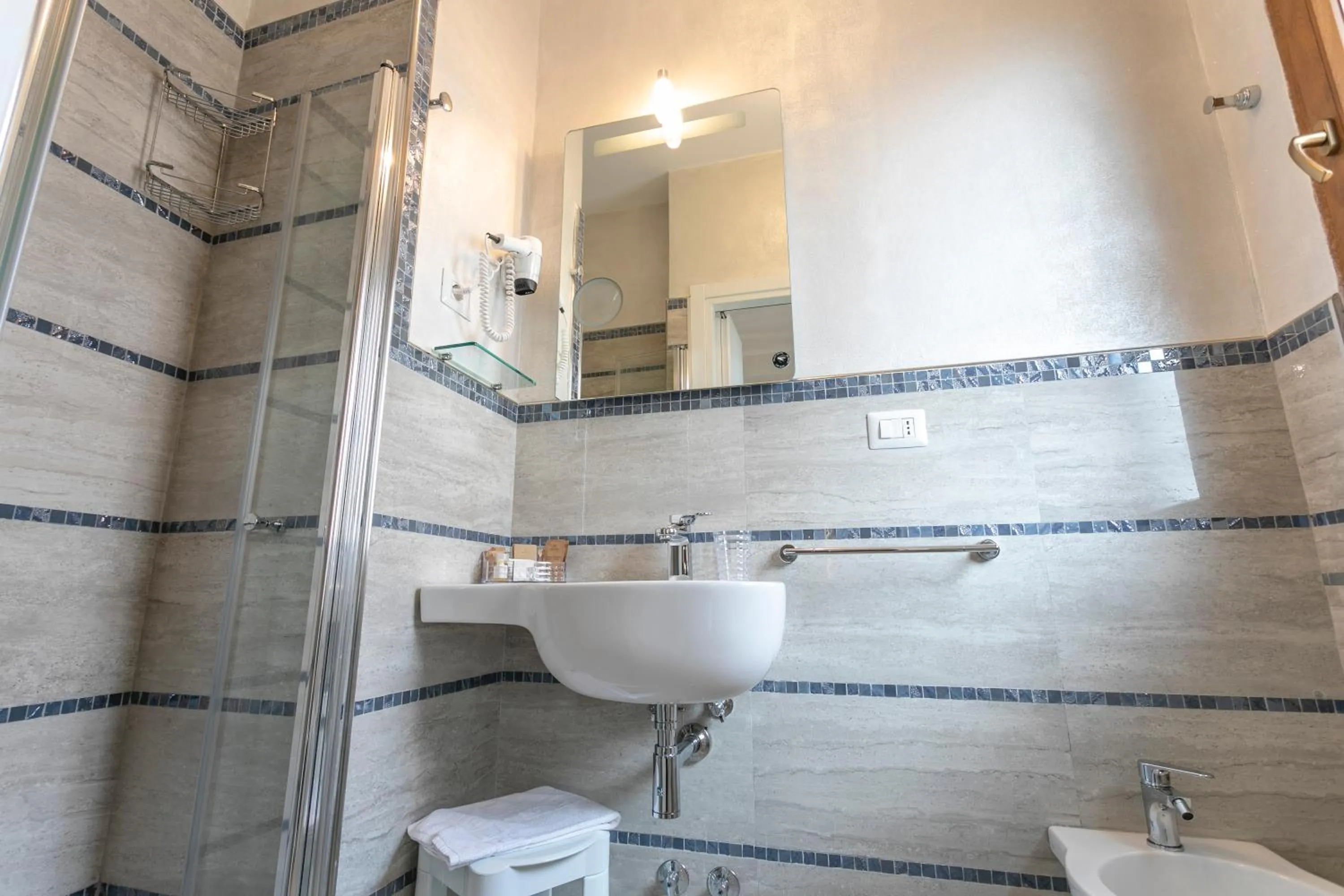 Bathroom in Hotel Deborah