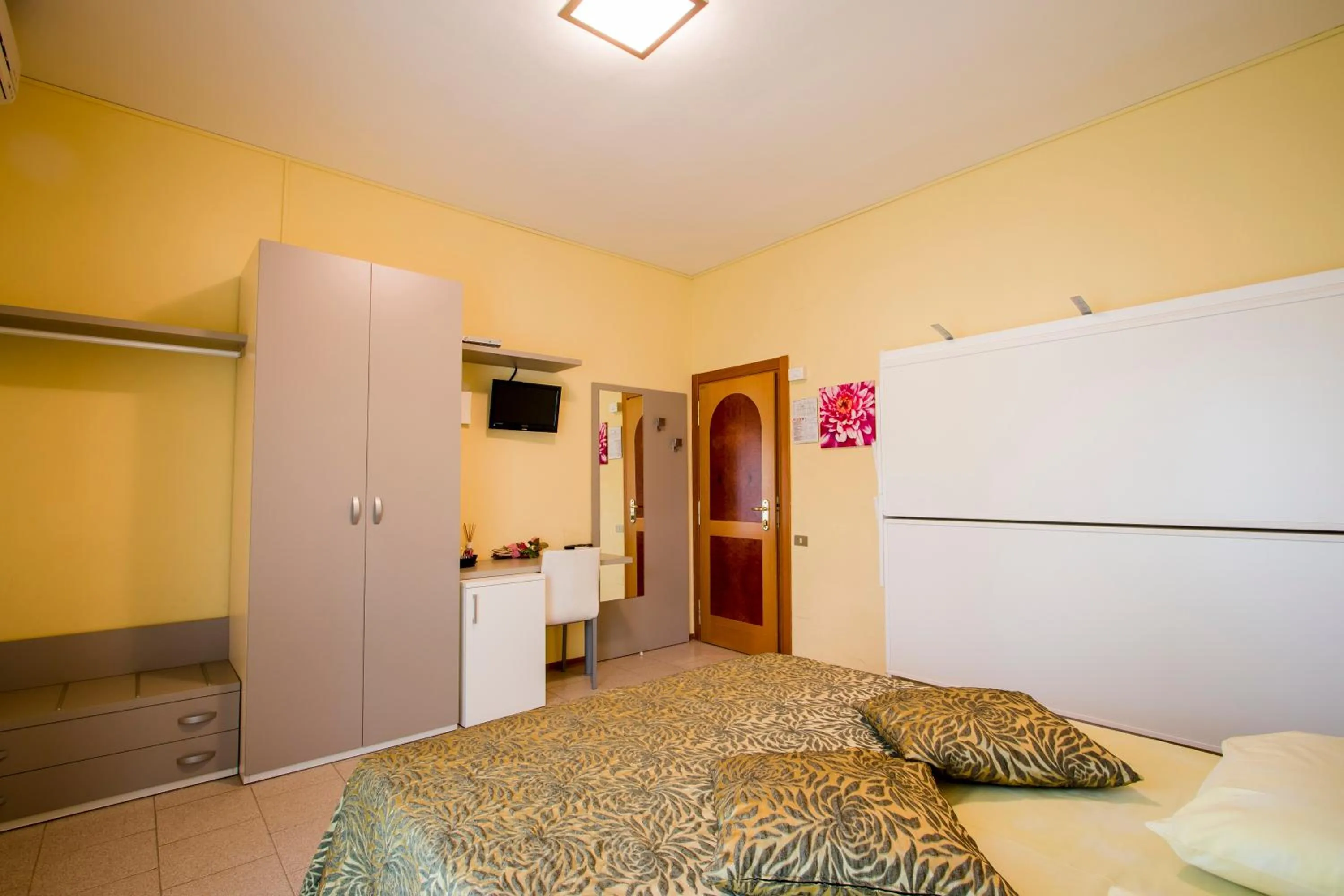 Photo of the whole room, Bed in Hotel Deborah