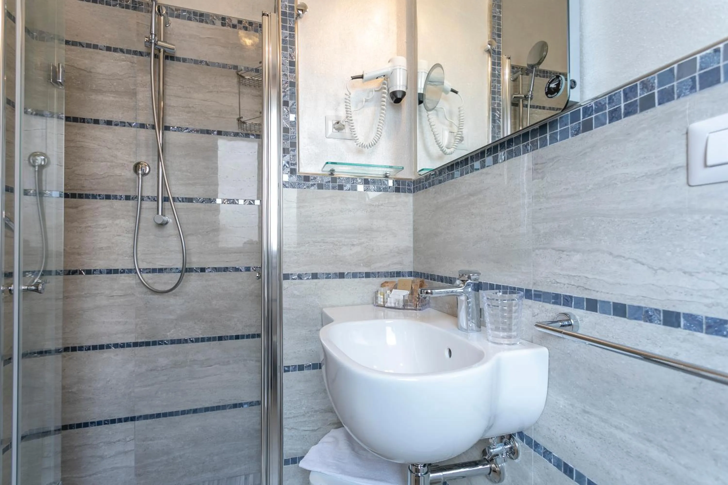 Bathroom in Hotel Deborah