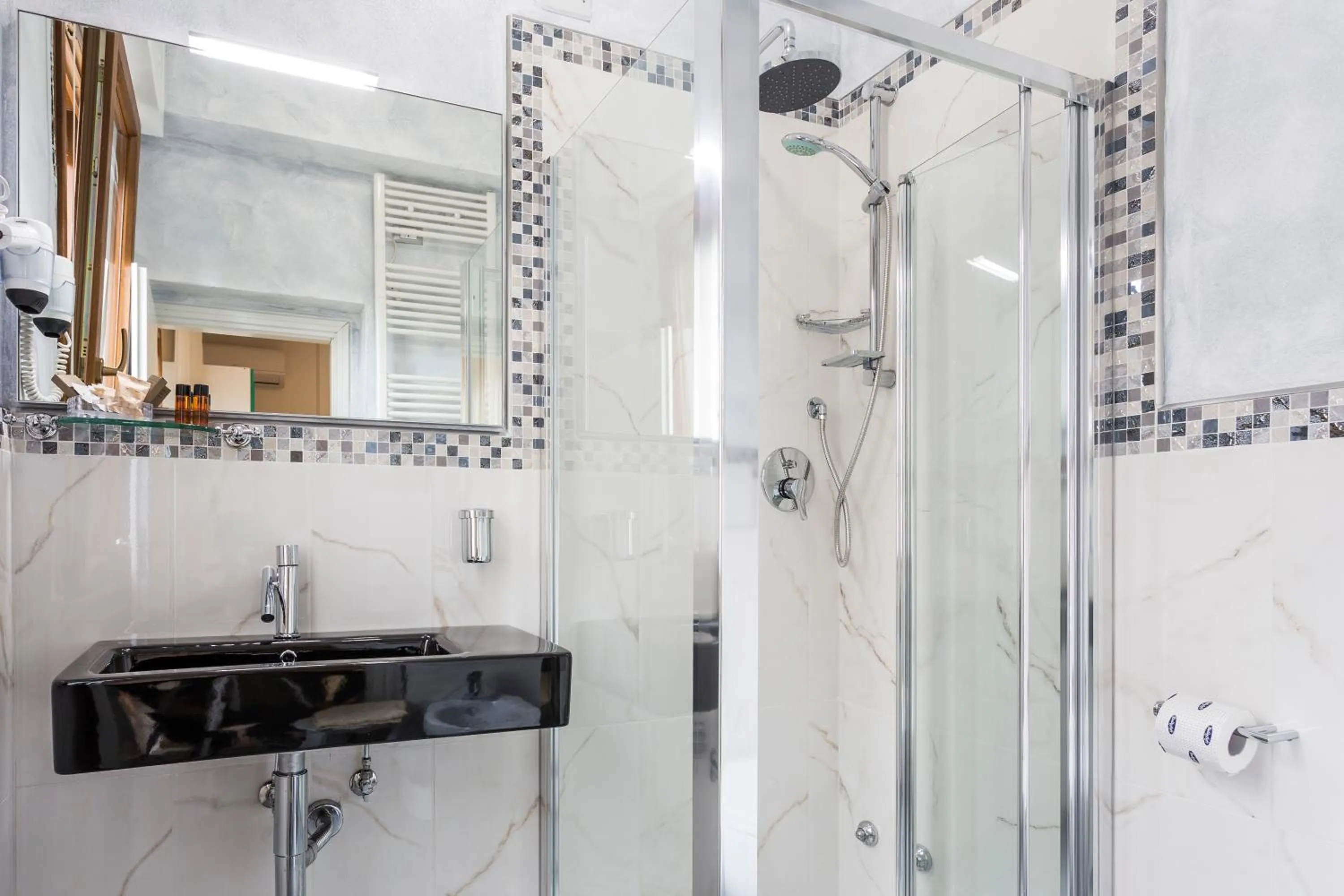 Bathroom in Hotel Deborah