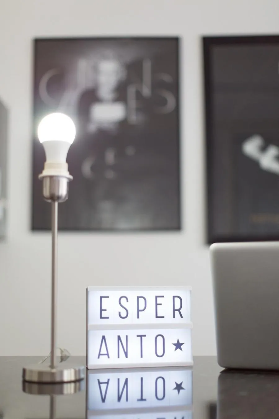 Lobby or reception in Esperanto