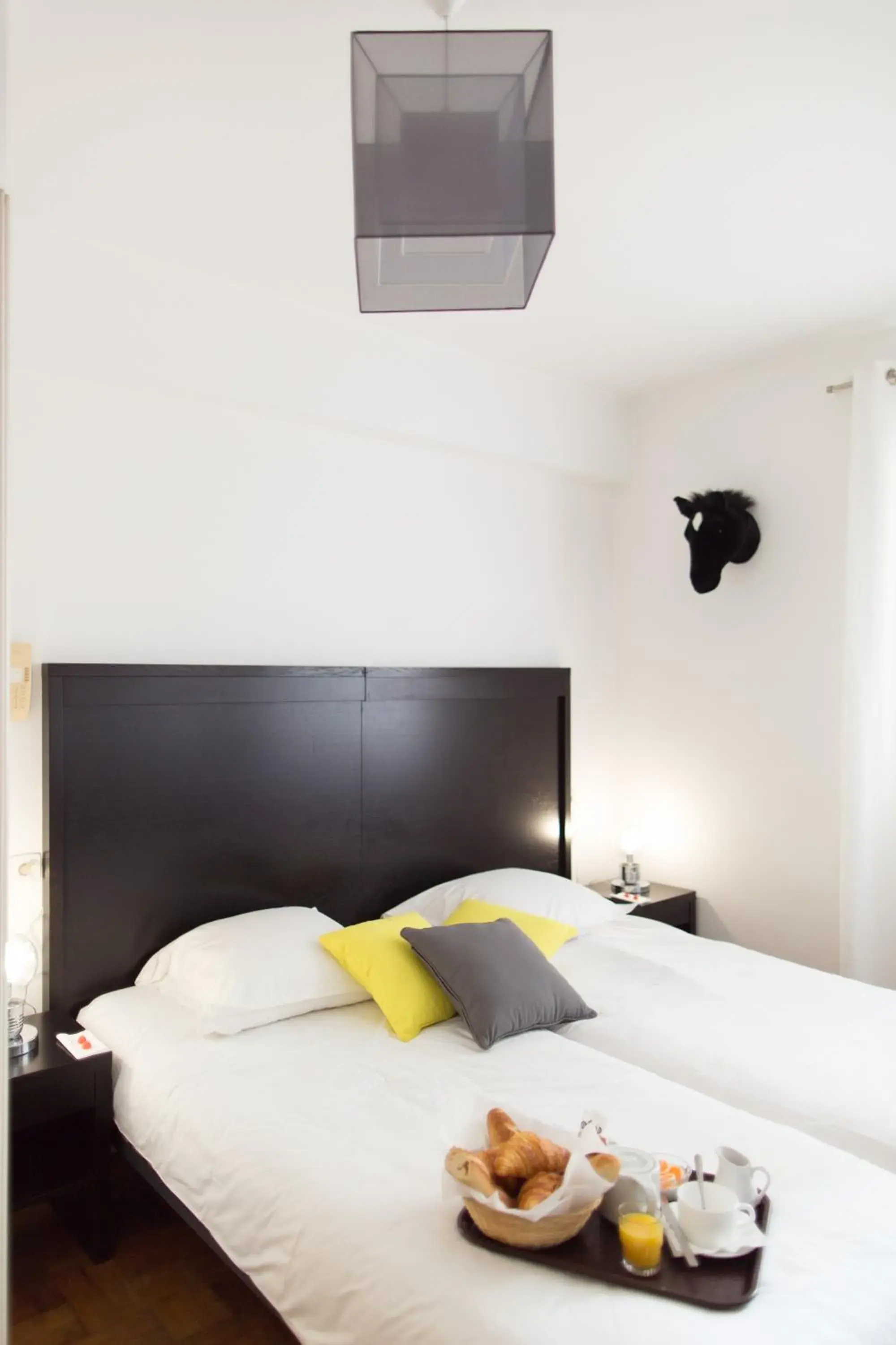 Bedroom, Bed in Esperanto Bedroom, Bed in Esperanto