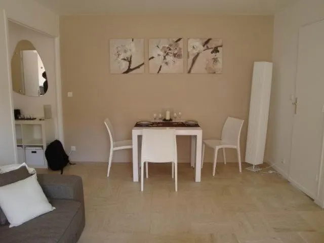 Living room in Esperanto