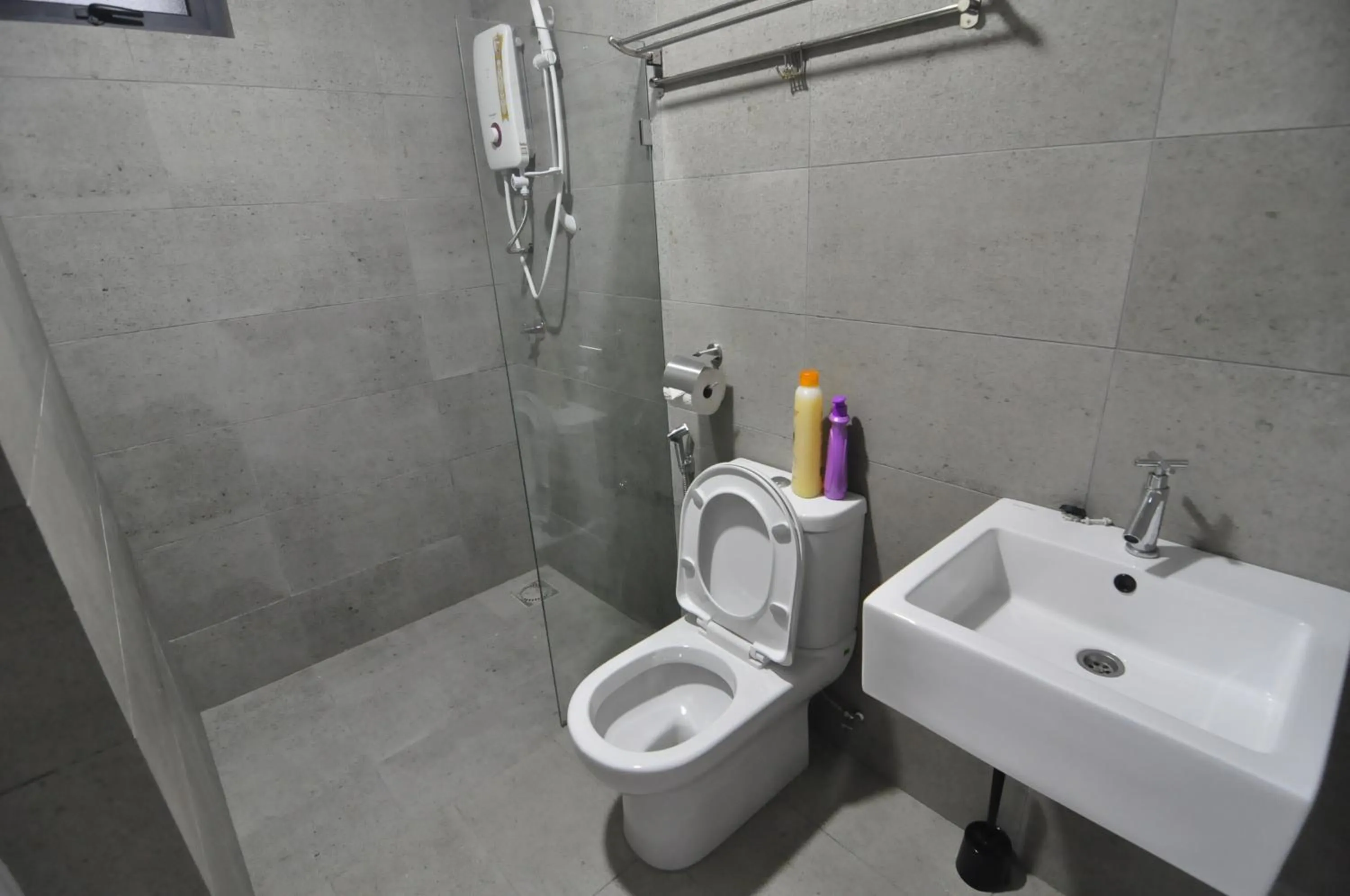 Kenwingston Square Garden By IdealHub