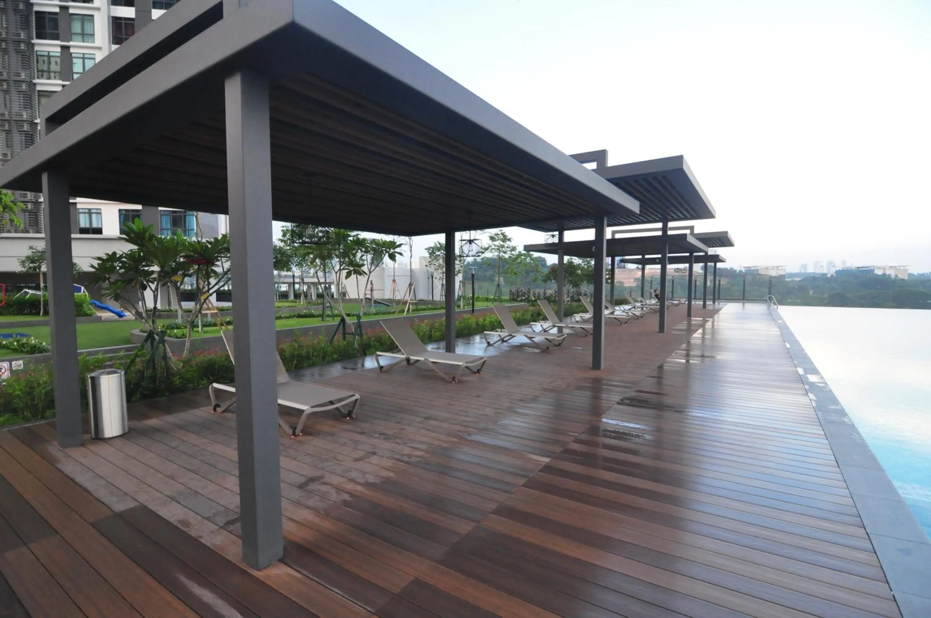 Kenwingston Square Garden By IdealHub