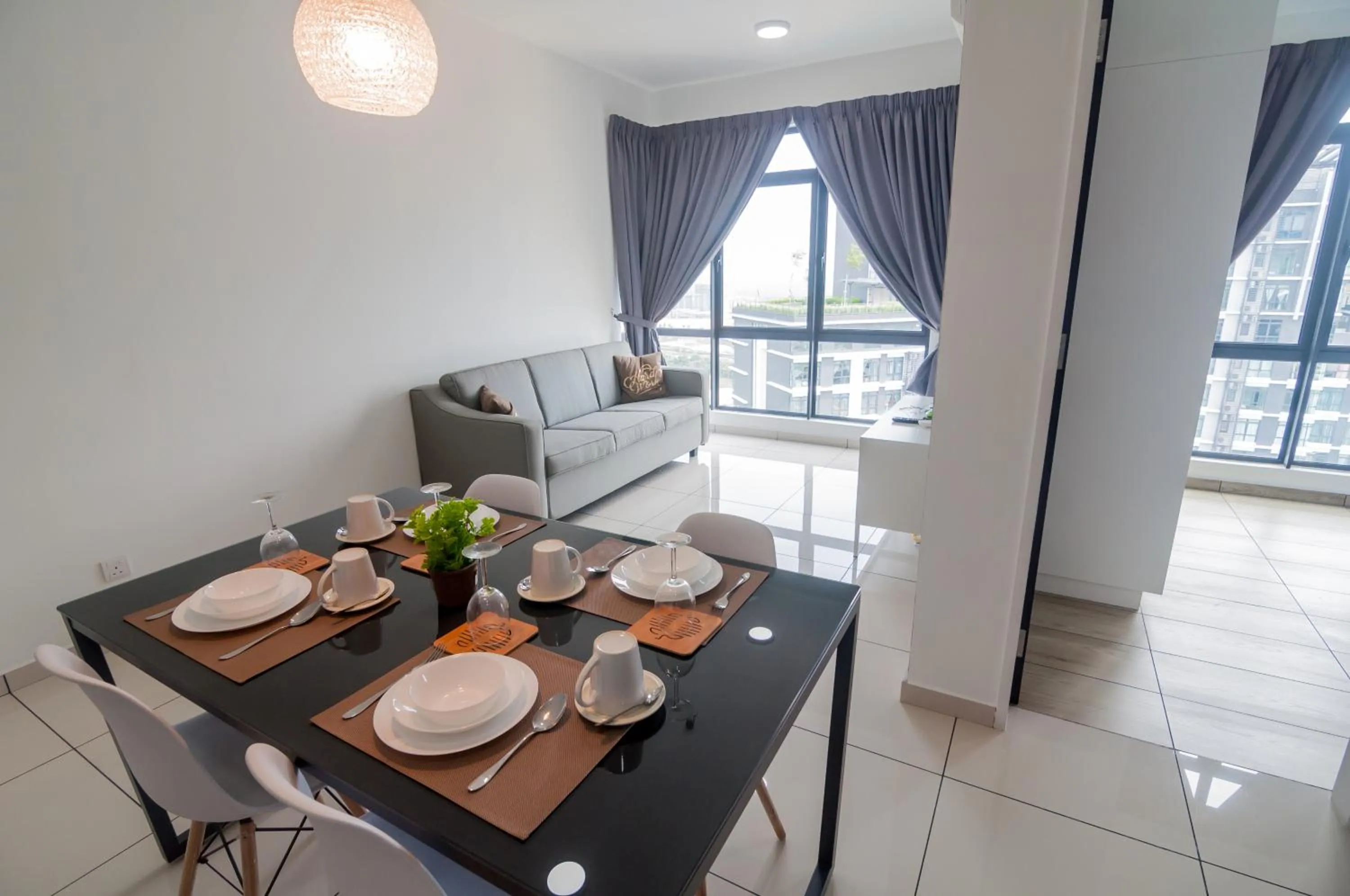 Kenwingston Square Garden By IdealHub