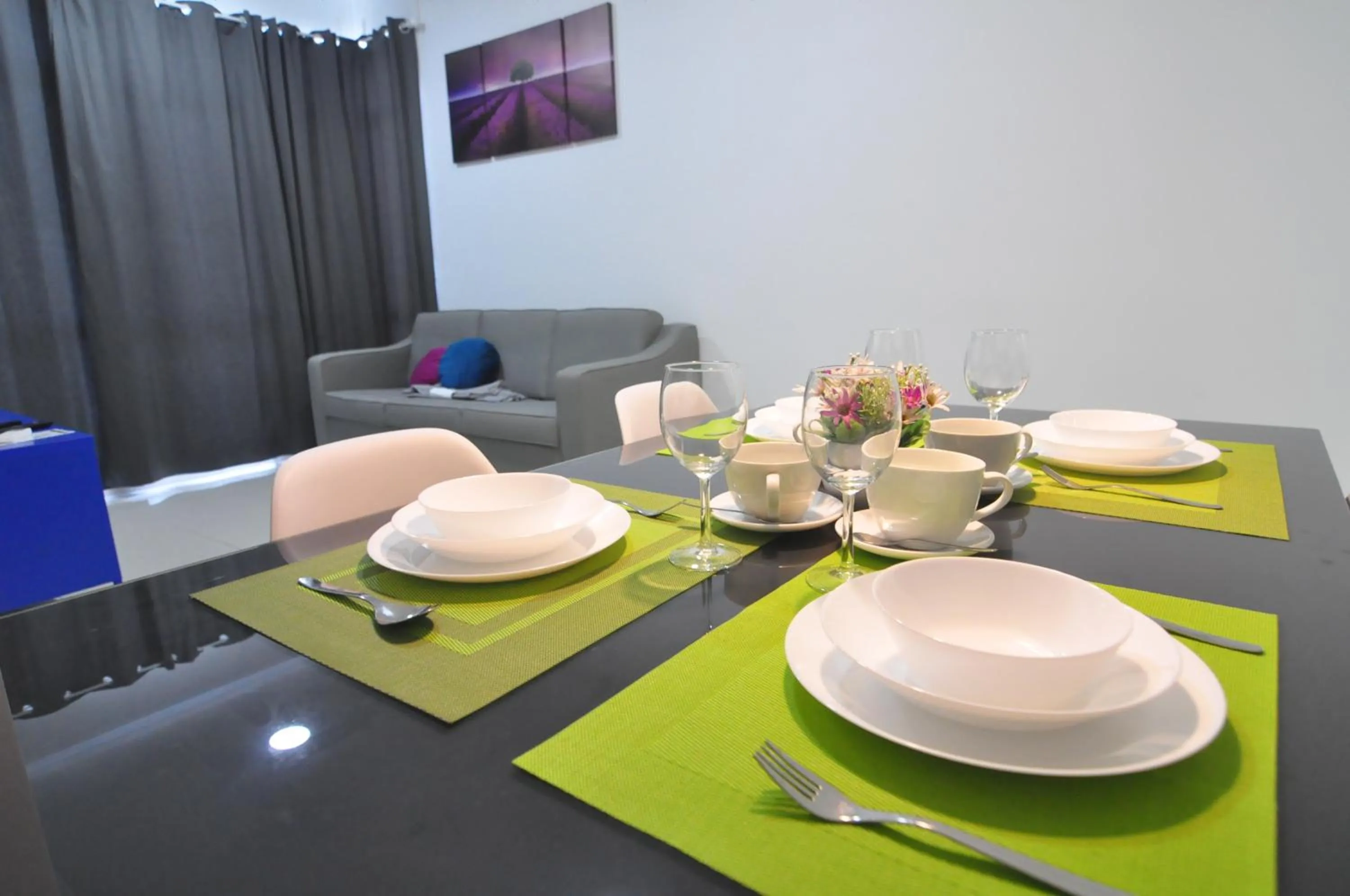 Kenwingston Square Garden By IdealHub