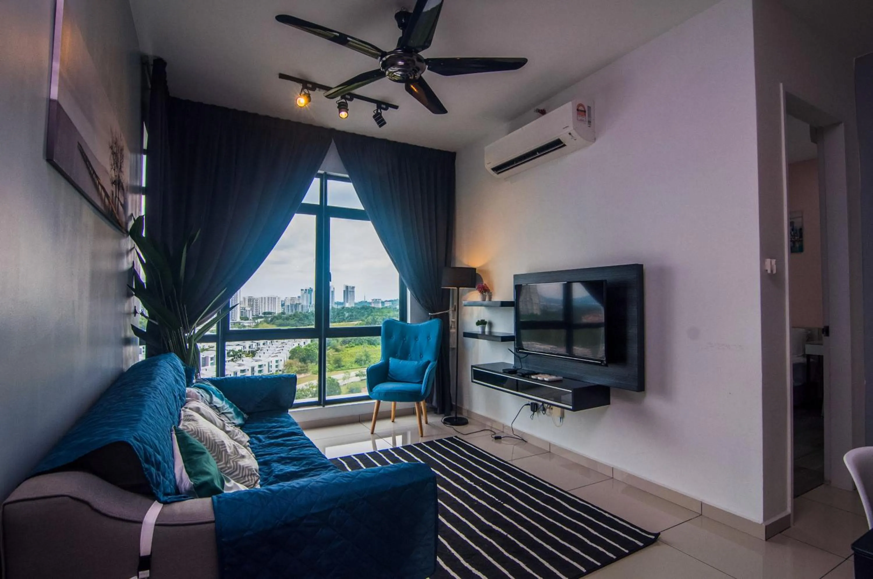 Kenwingston Square Garden By IdealHub