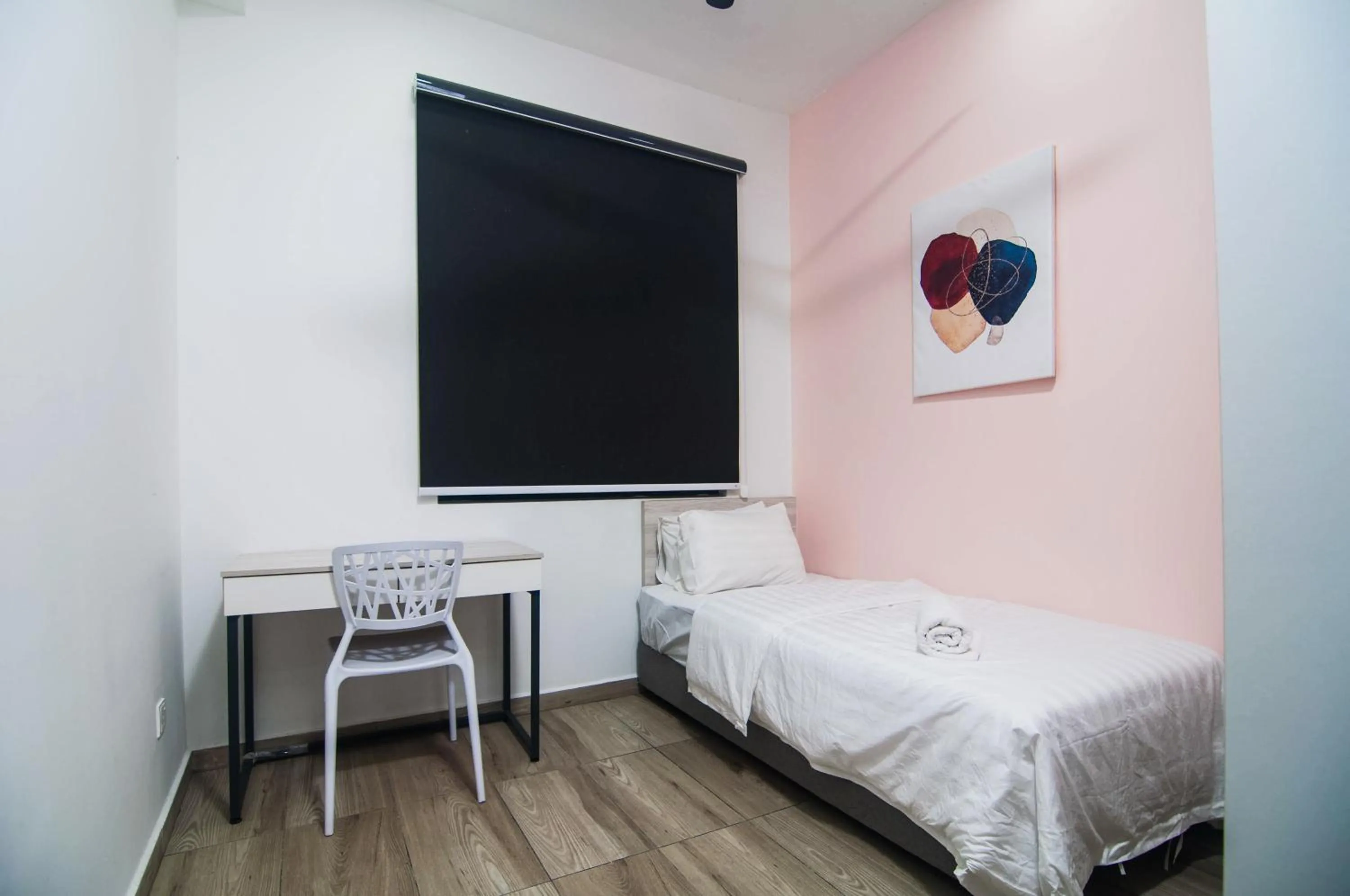 Bed in Kenwingston Square Garden By IdealHub