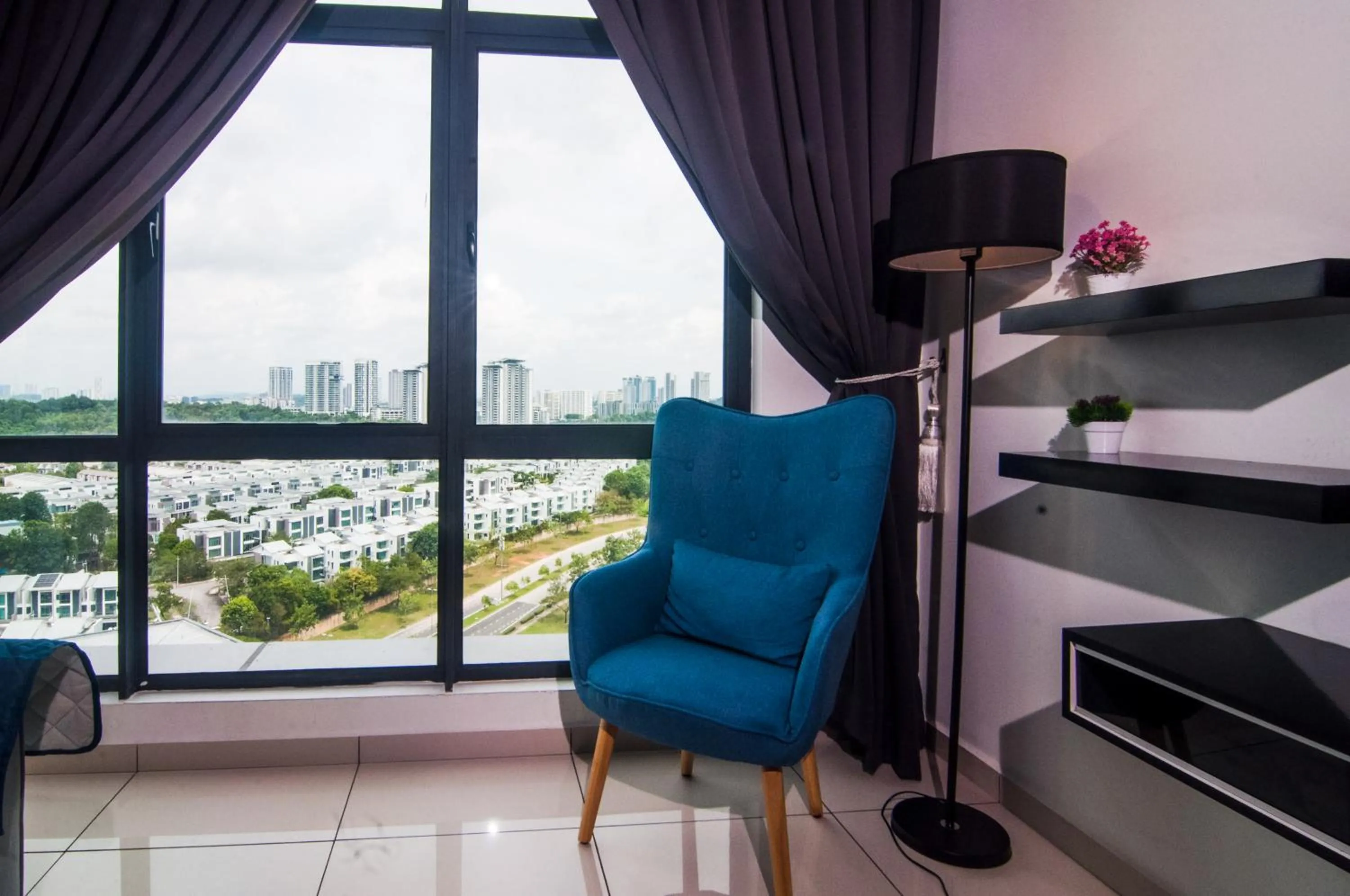 Kenwingston Square Garden By IdealHub