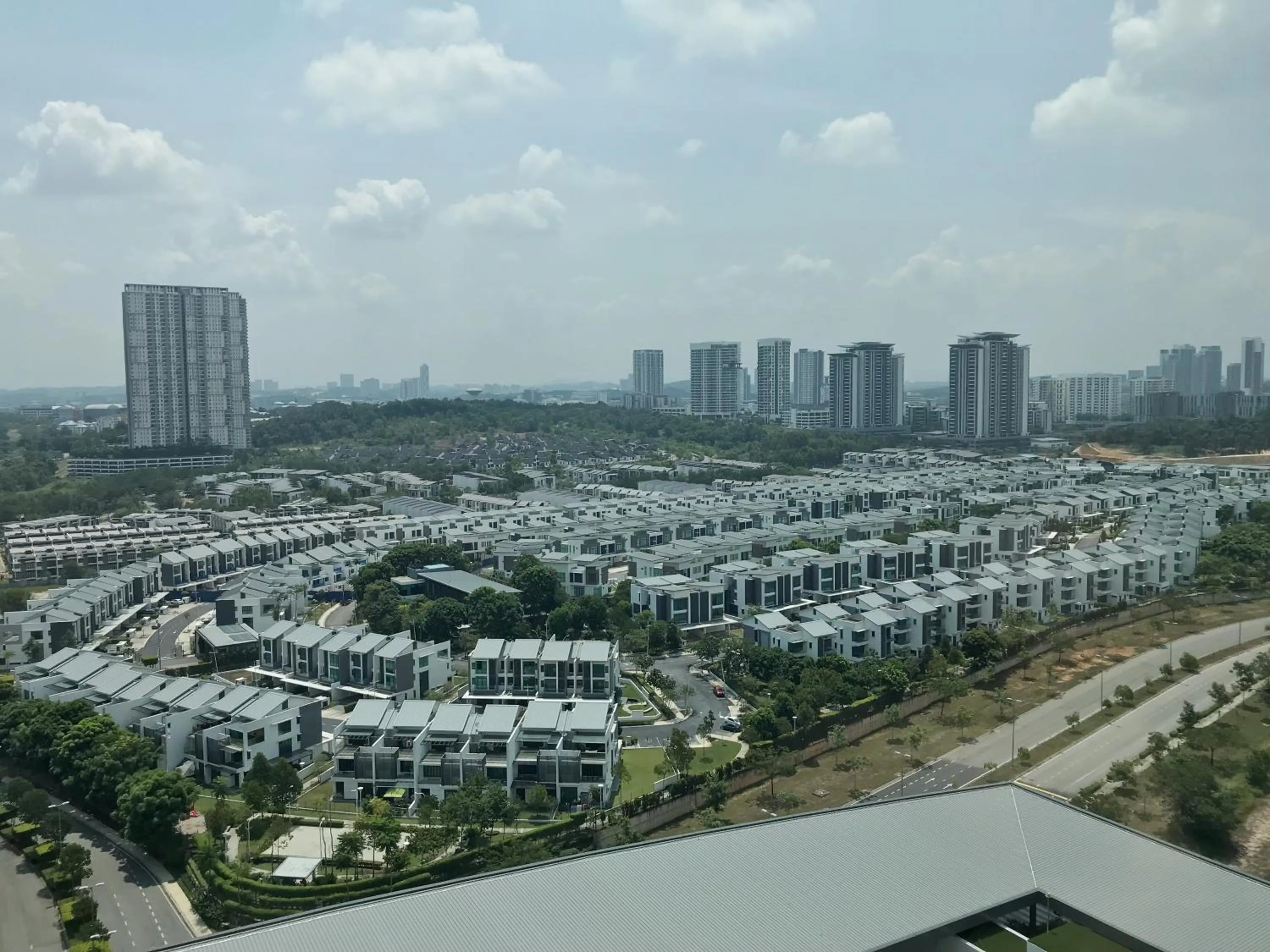 Kenwingston Square Garden By IdealHub