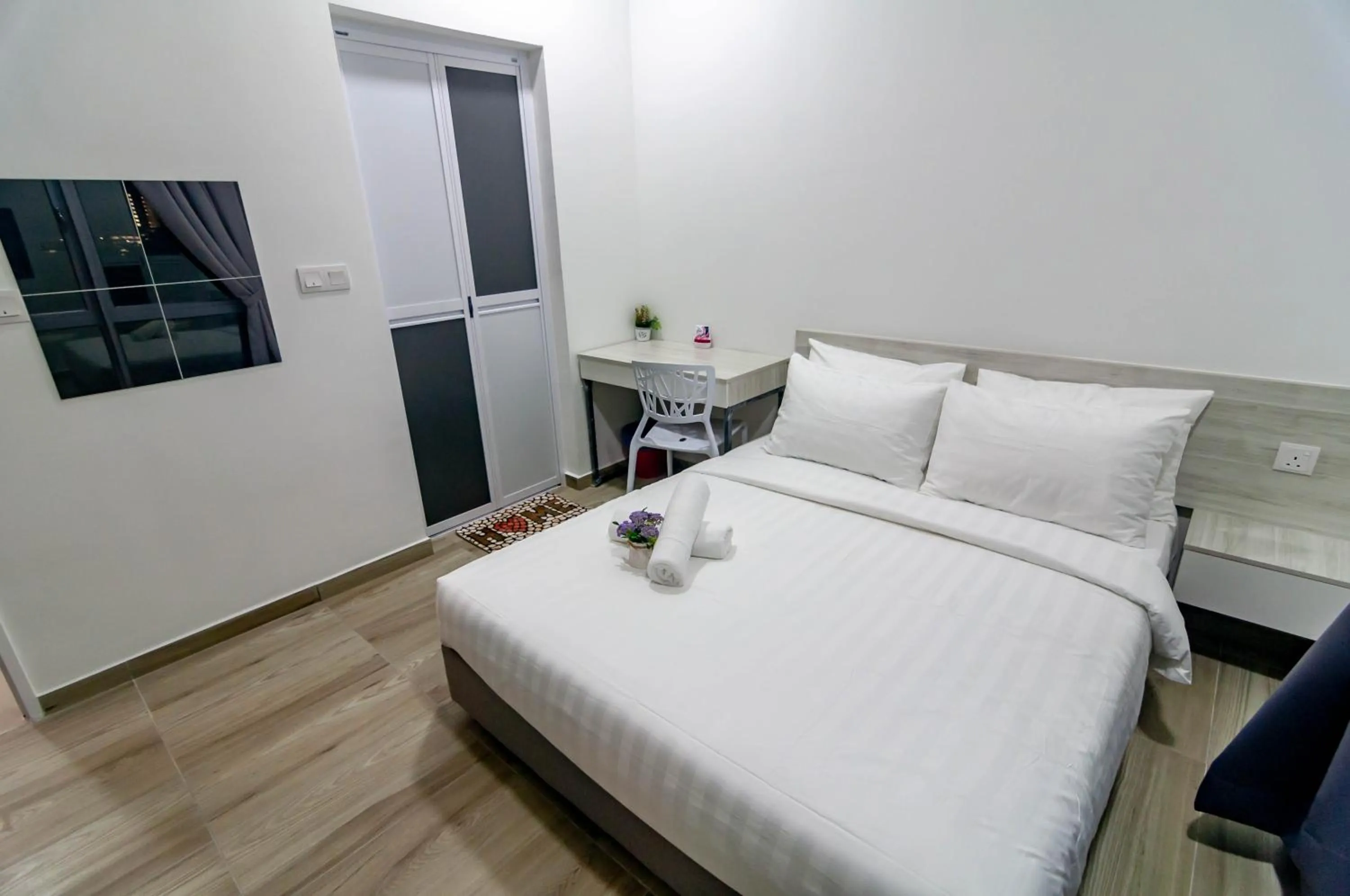 Bed in Kenwingston Square Garden By IdealHub