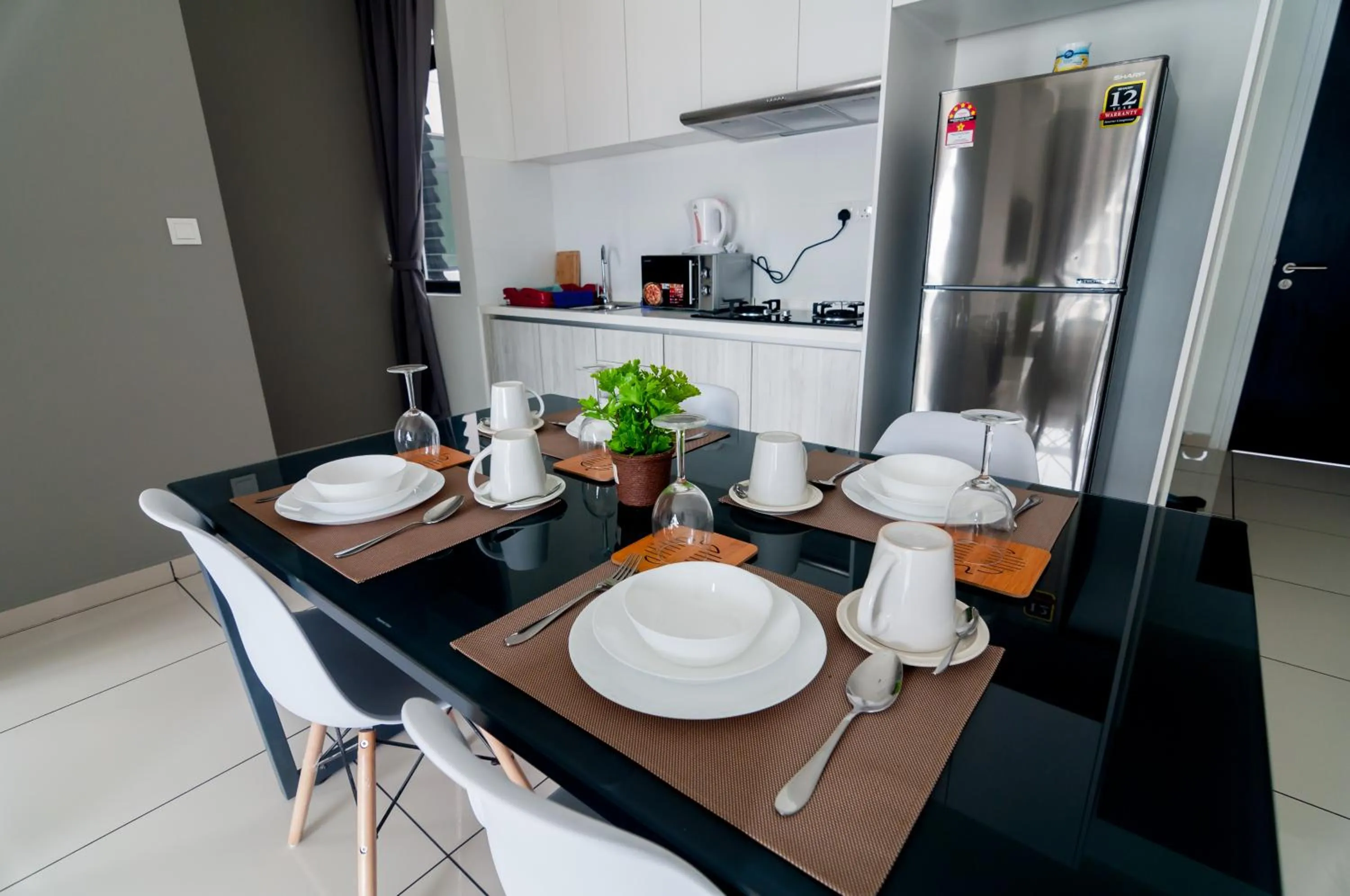 Kenwingston Square Garden By IdealHub