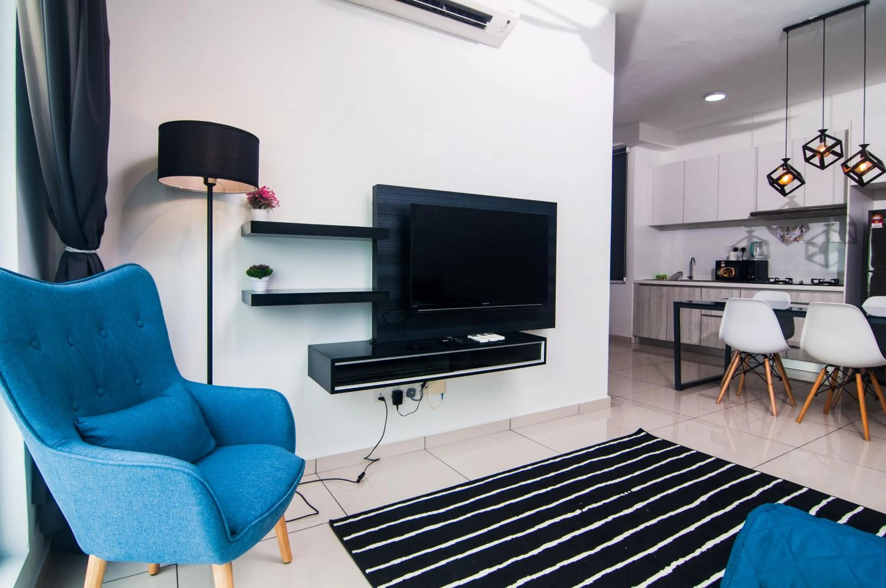 Kenwingston Square Garden By IdealHub