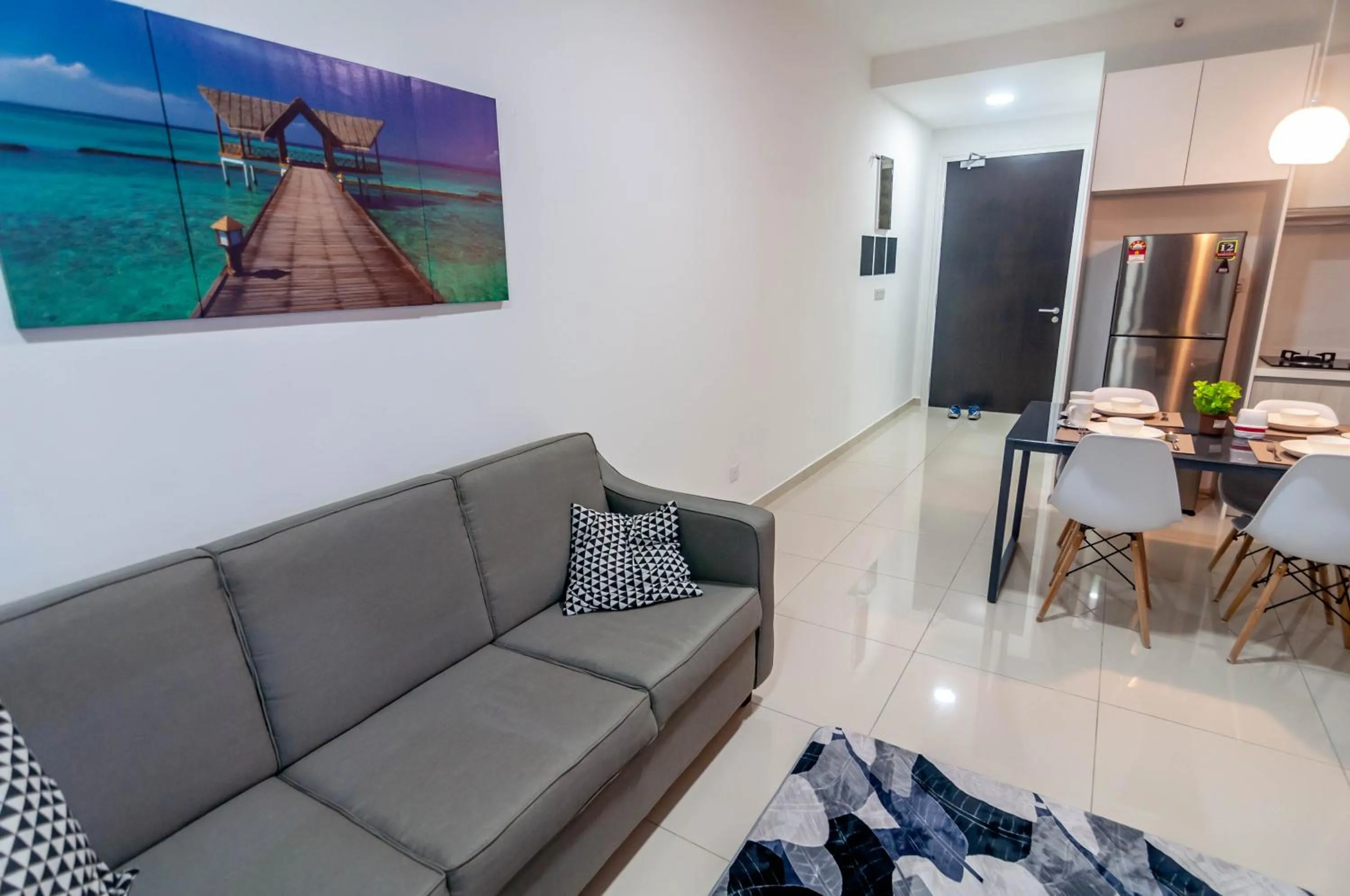 Kenwingston Square Garden By IdealHub