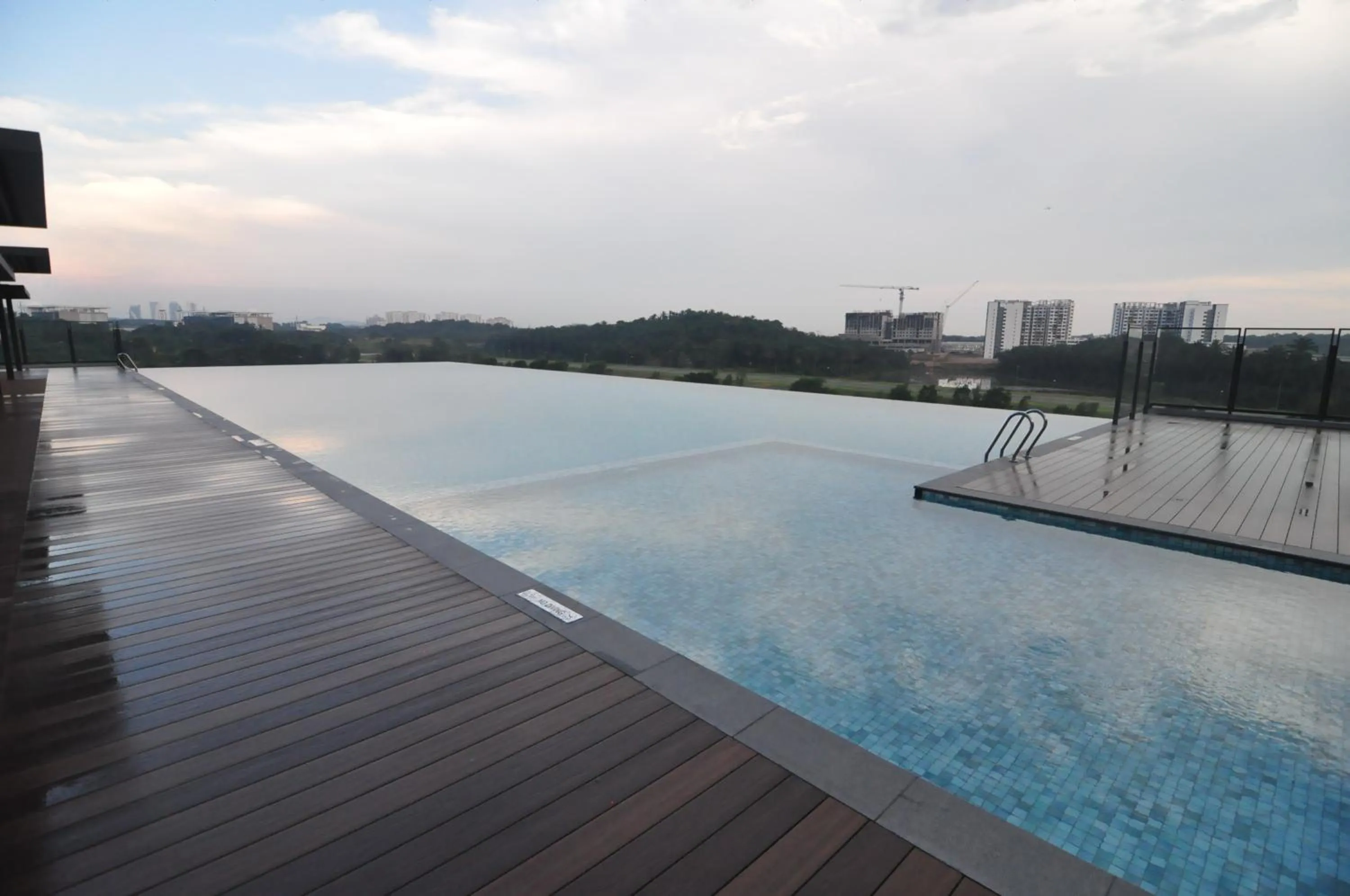 Kenwingston Square Garden By IdealHub