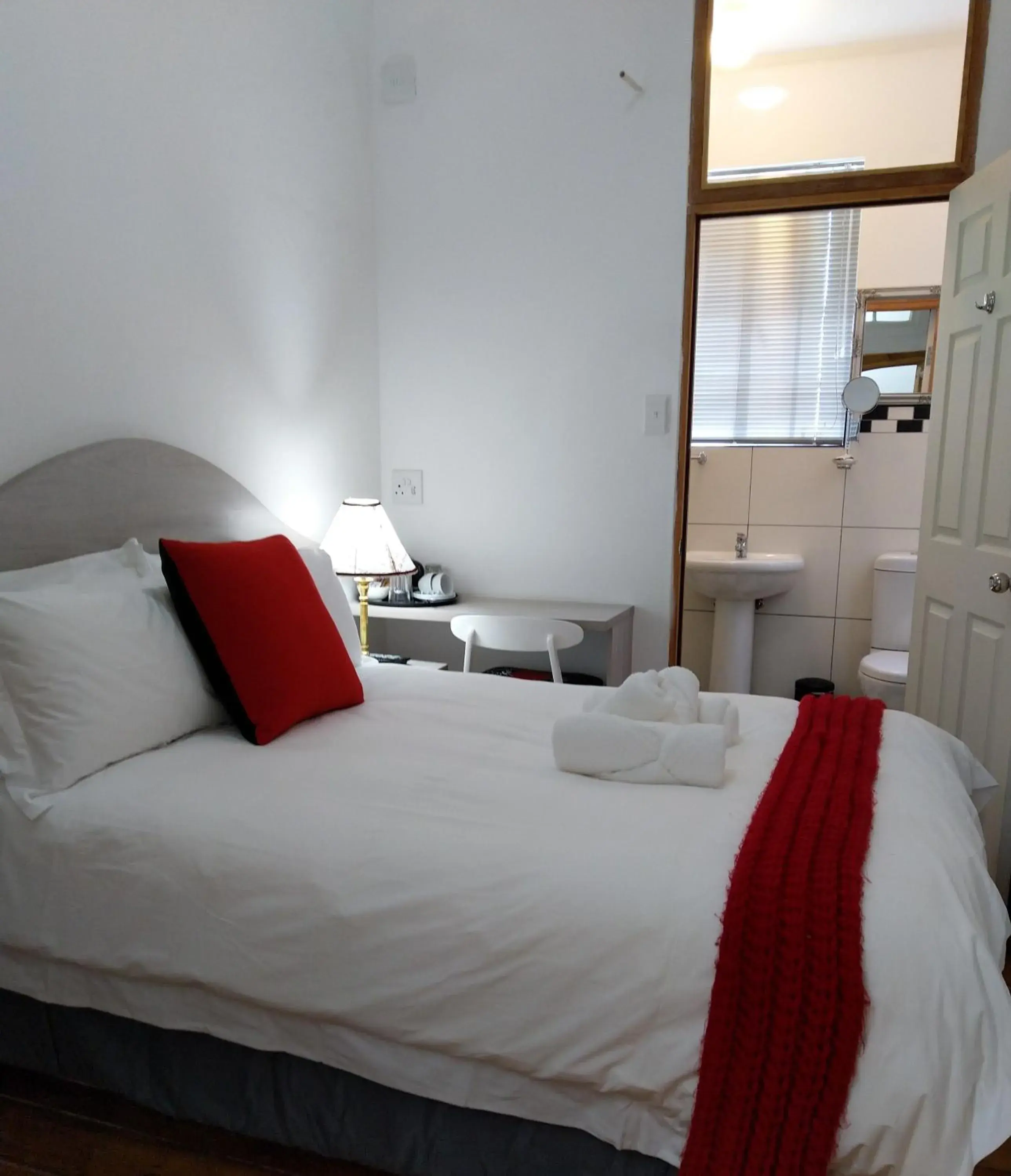 Bed in Savoy Hotel Beaufort-West Bed in Savoy Hotel Beaufort-West