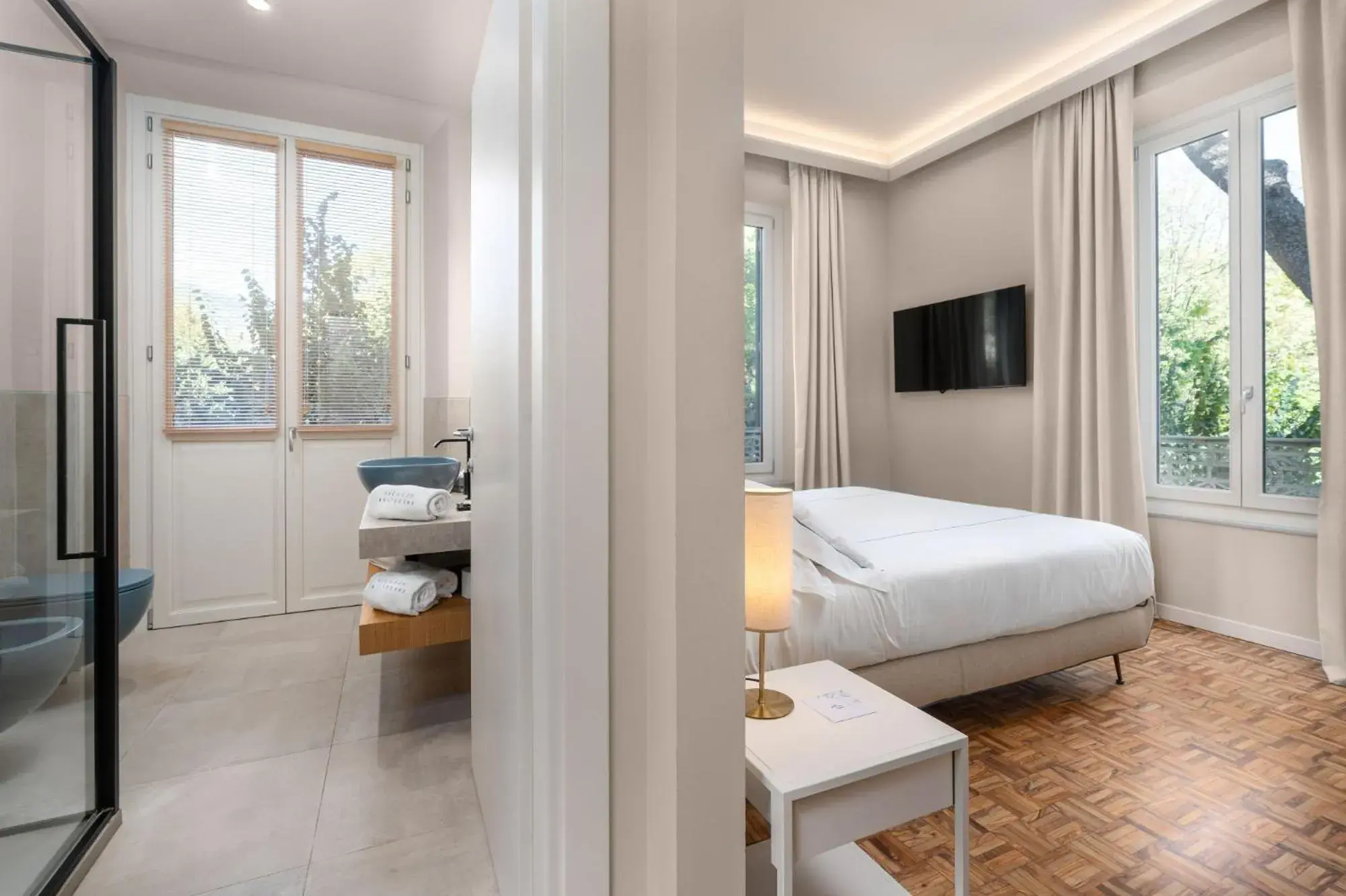 TV and multimedia, Bed in Palazzo BelVedere TV and multimedia, Bed in Palazzo BelVedere