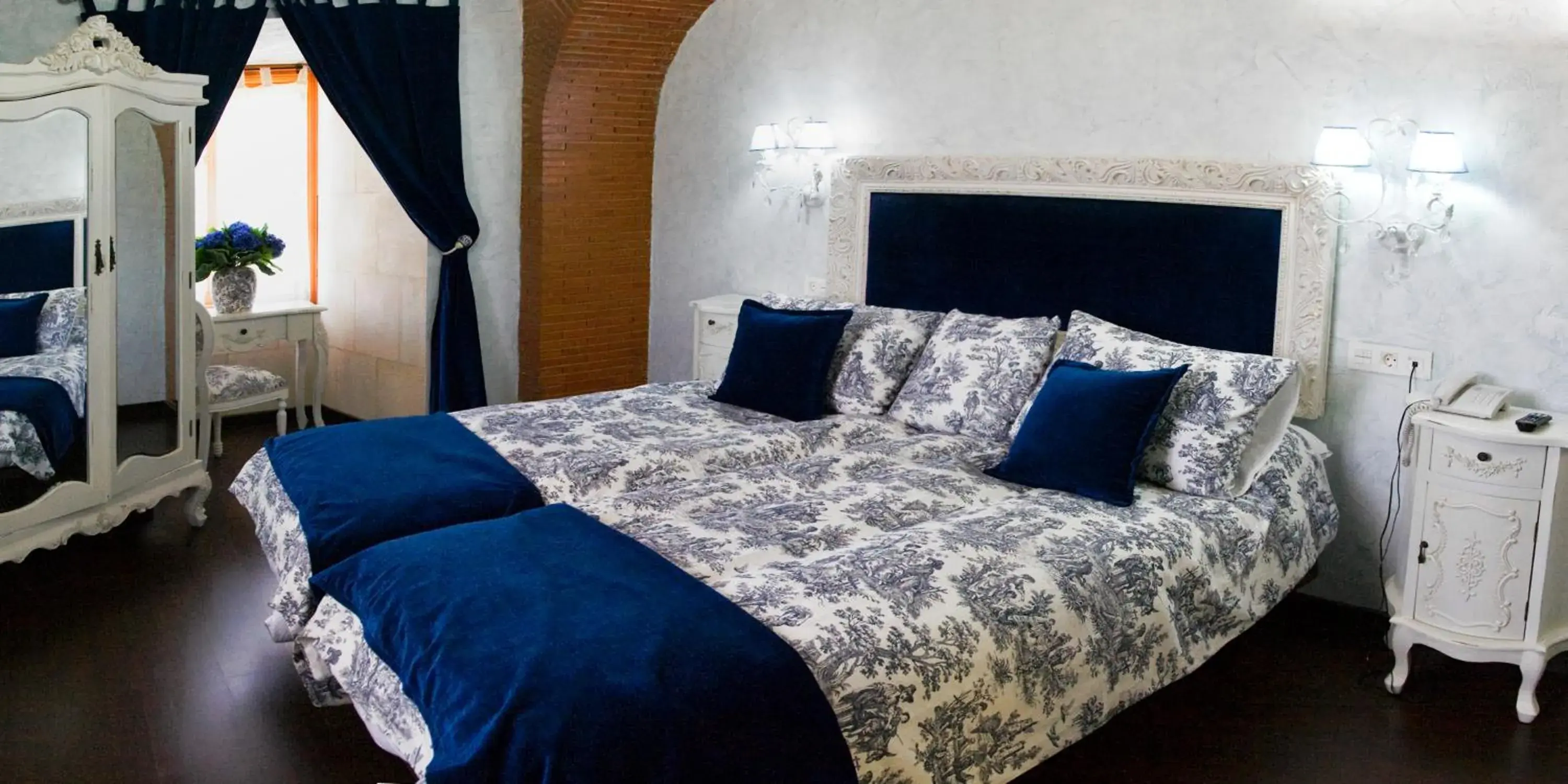 Twin Room in Hotel San Antón Abad Twin Room in Hotel San Antón Abad