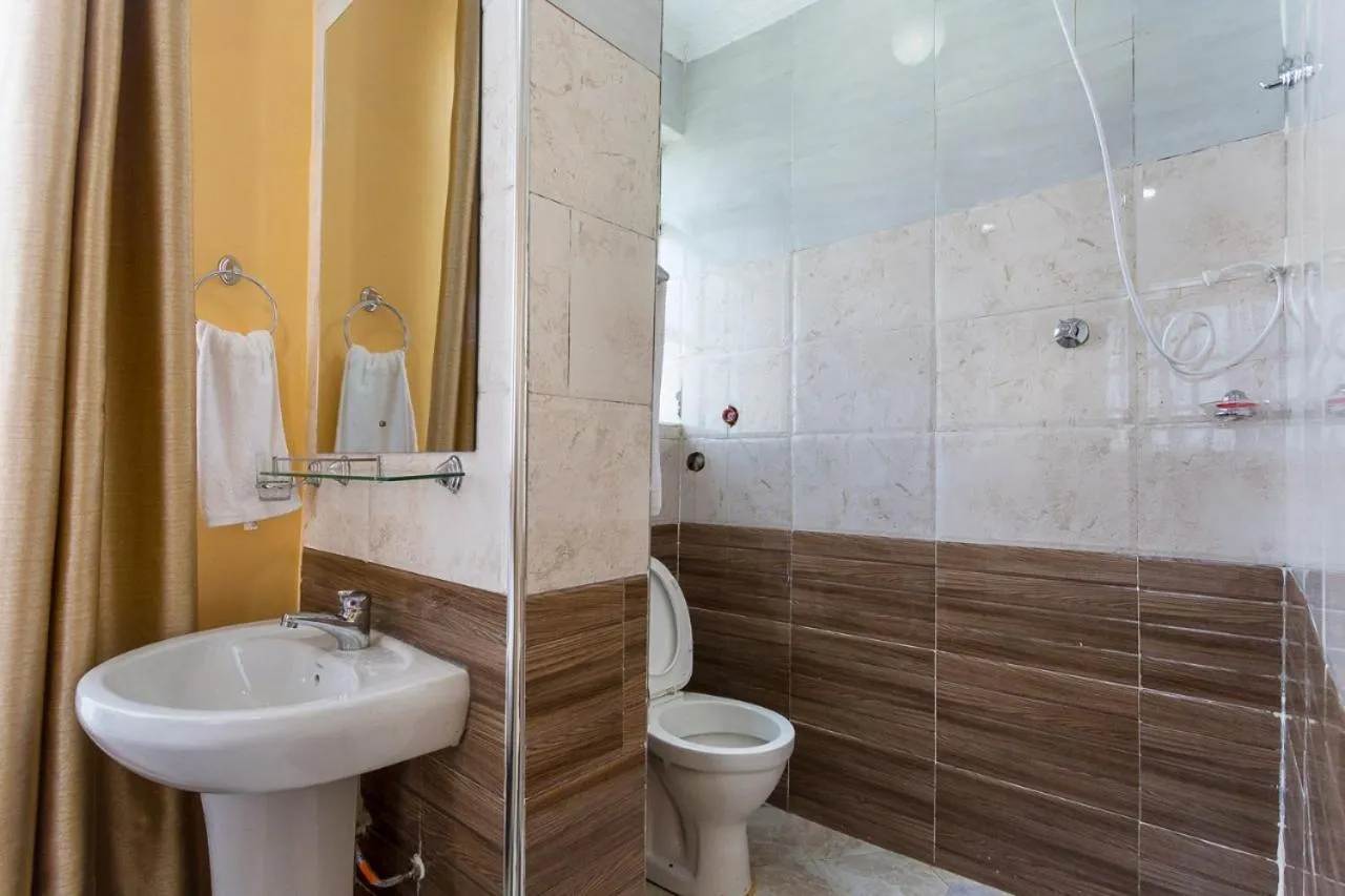 Shower in Kentania Hotel & Spa, Nakuru - Kenya