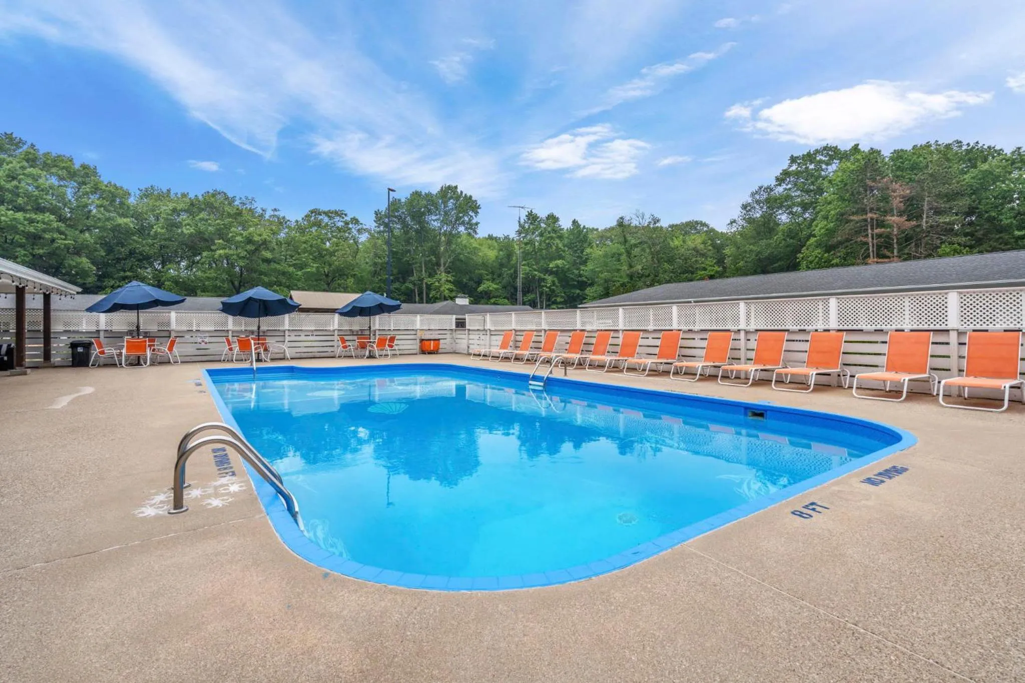 Swimming pool in Starlite Resort