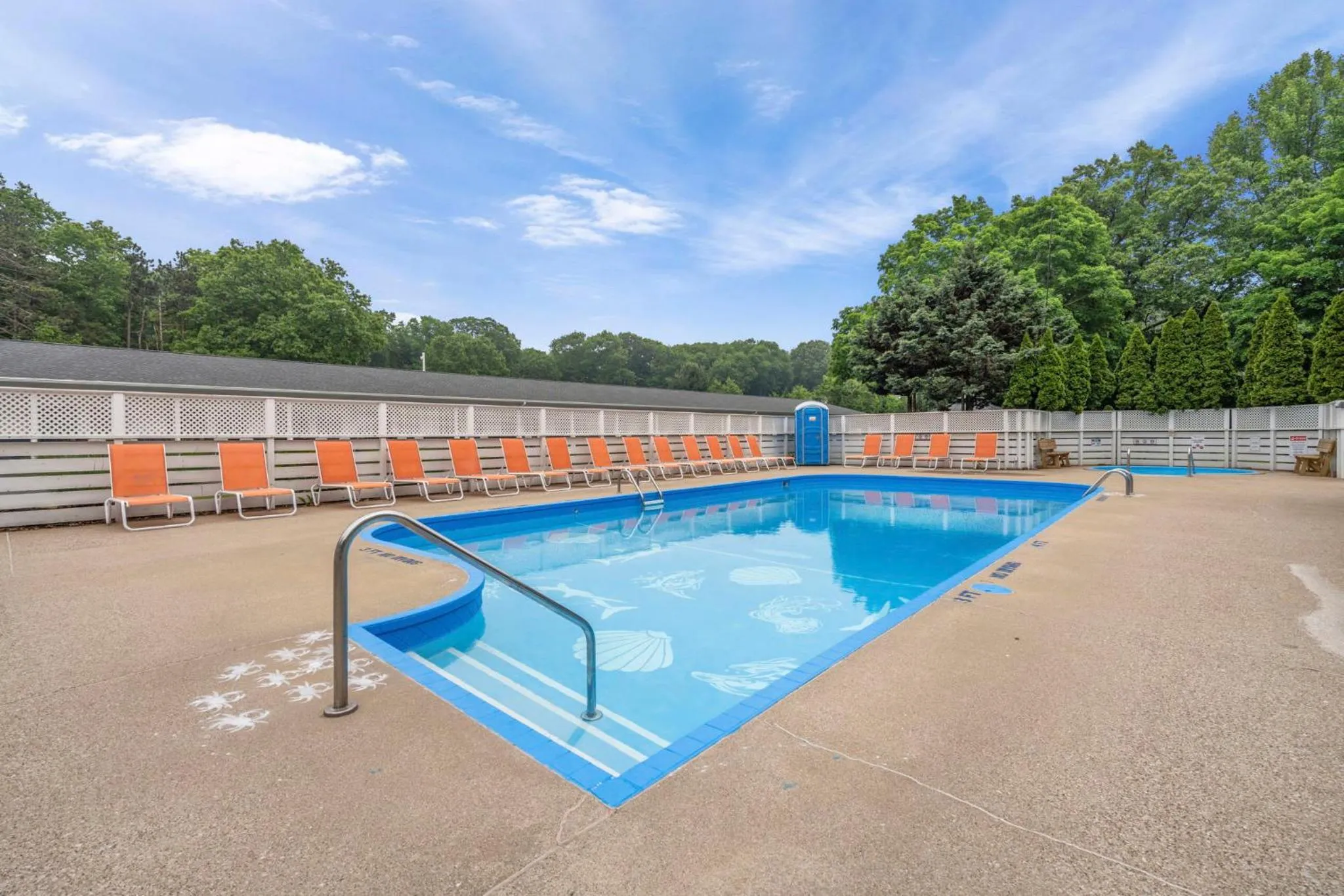 Swimming pool in Starlite Resort
