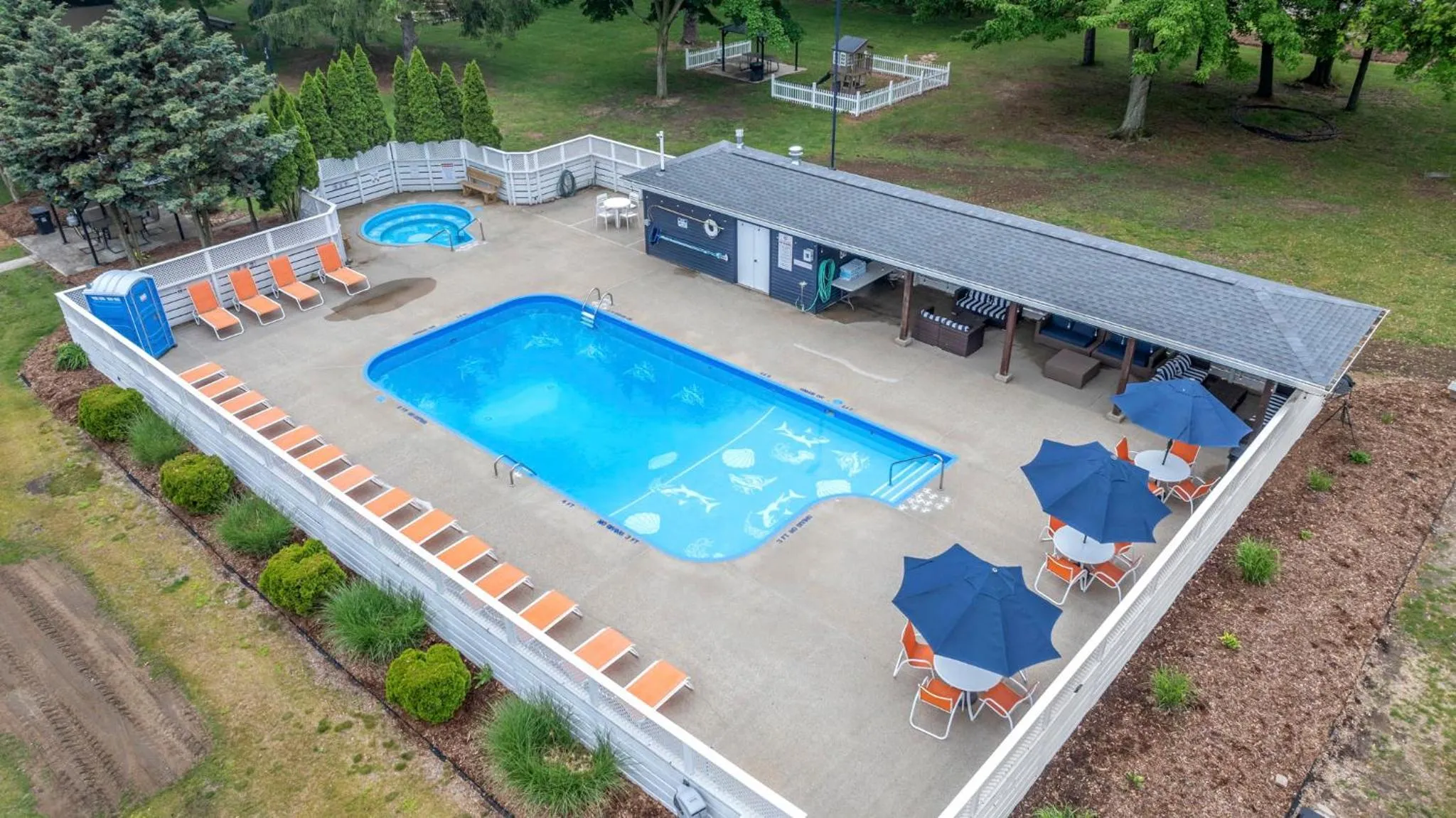 Swimming pool in Starlite Resort