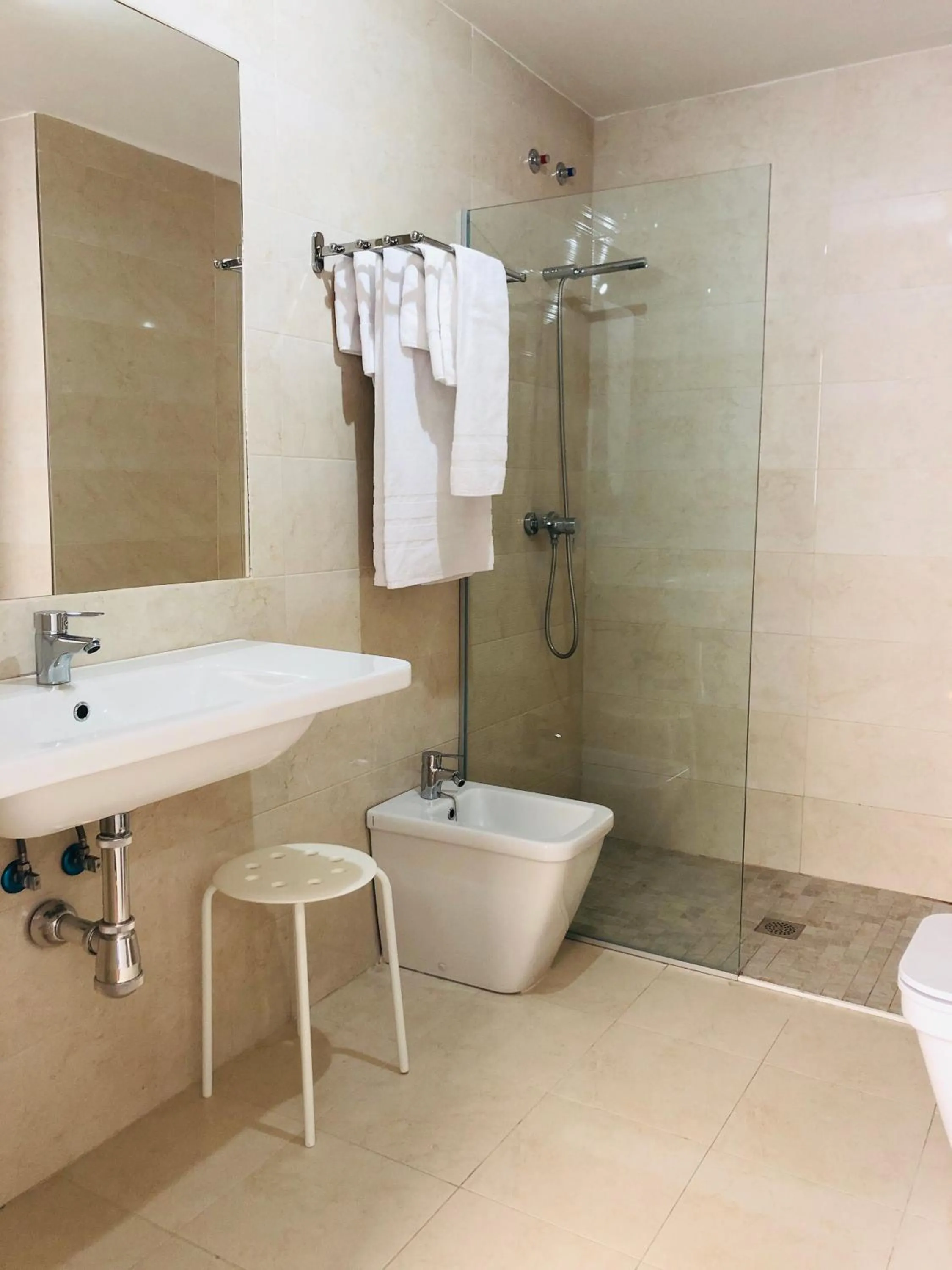 Shower in Apartamento Puente Romano P1-1B