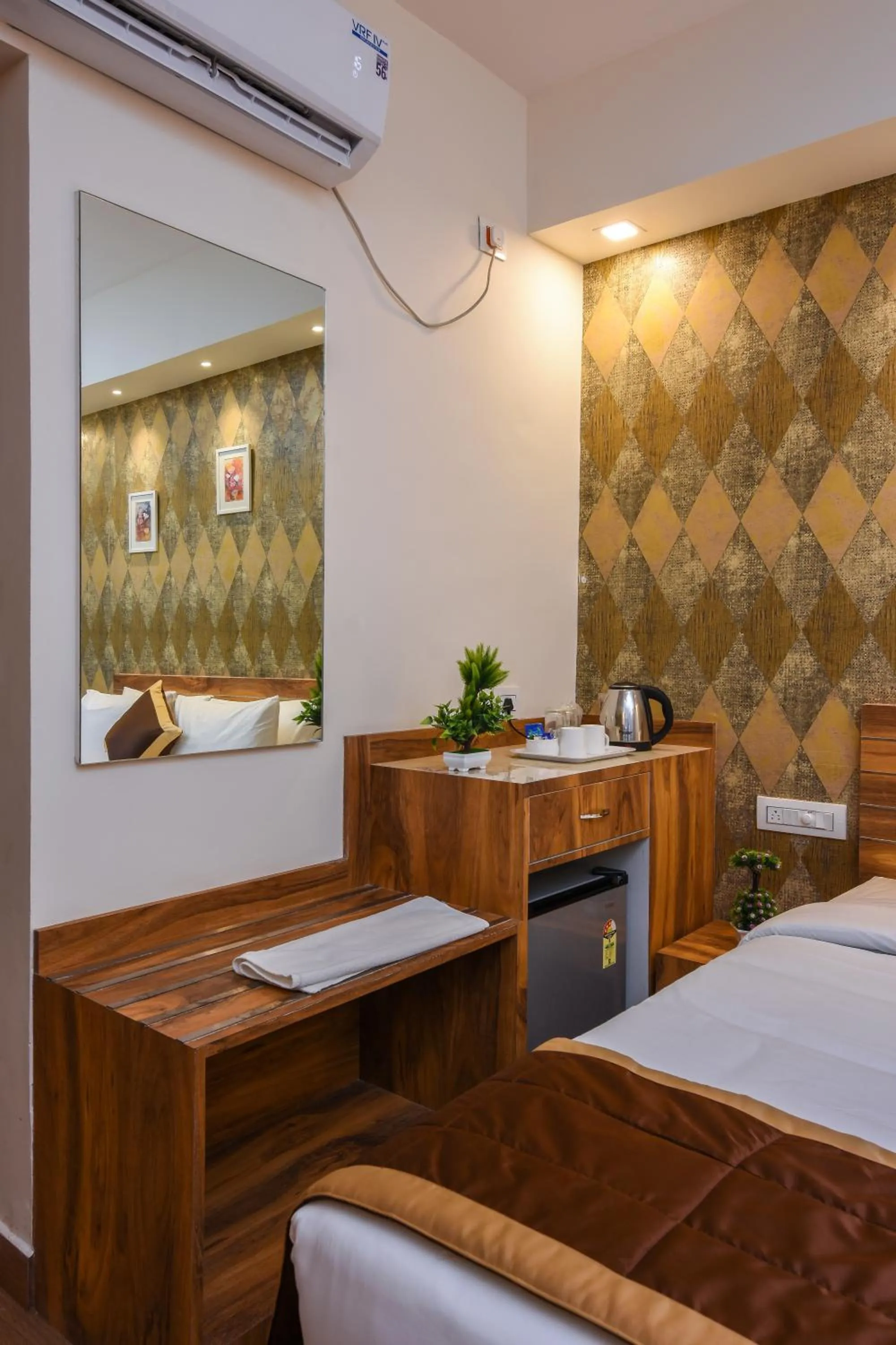 Bedroom, Bed in Kensington Suites