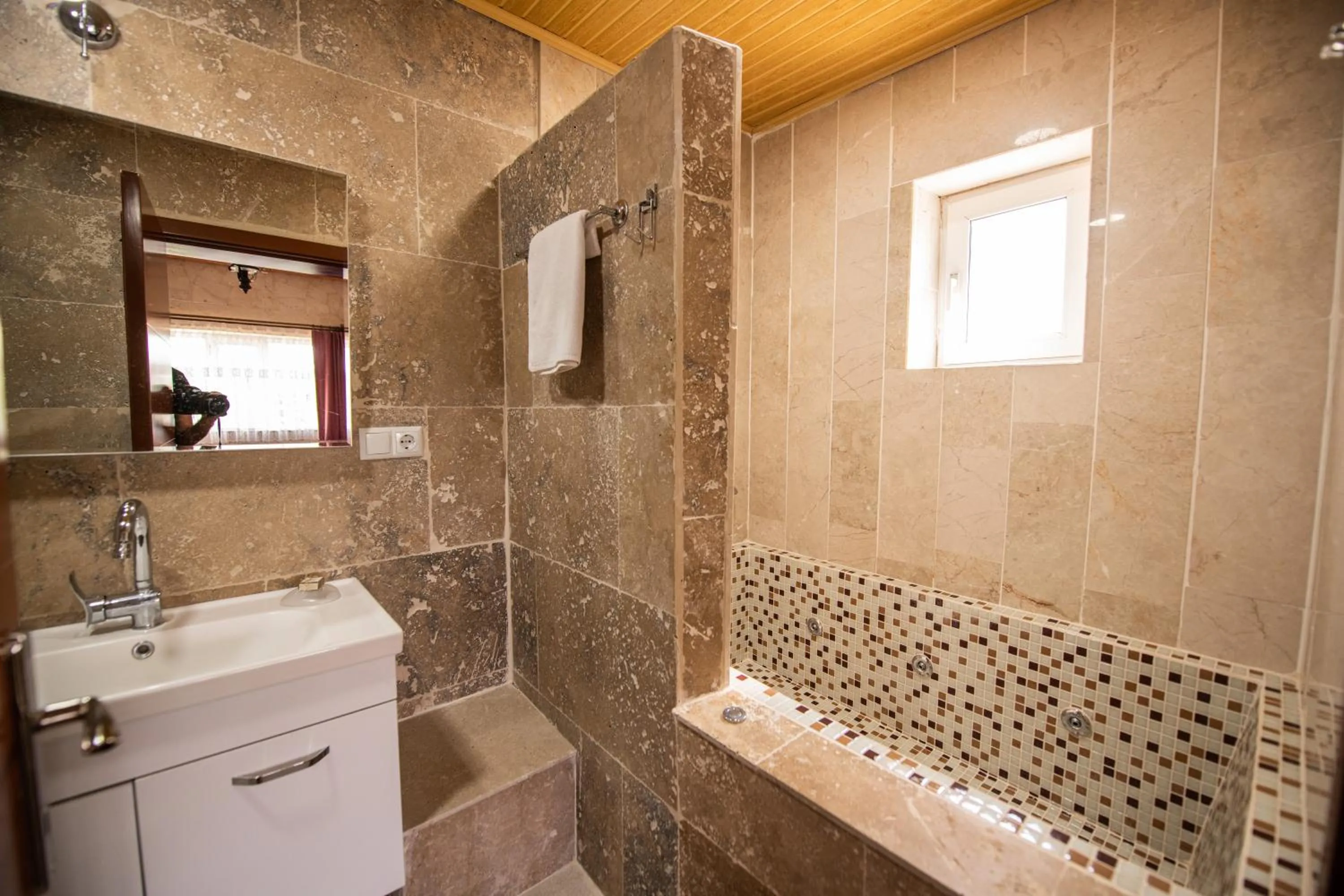 Bathroom in Capiedra Hotel