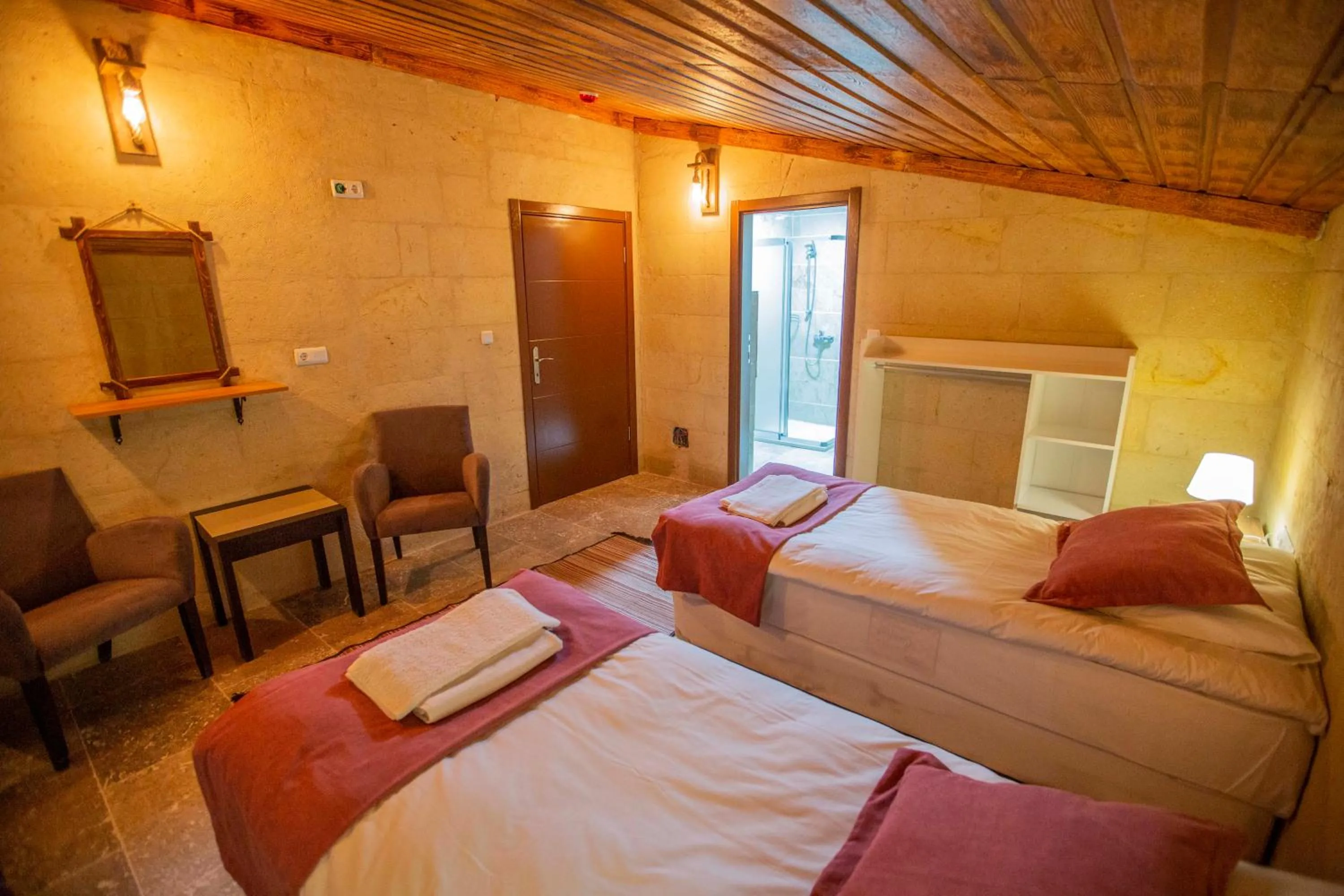 Shower, Bed in Capiedra Hotel