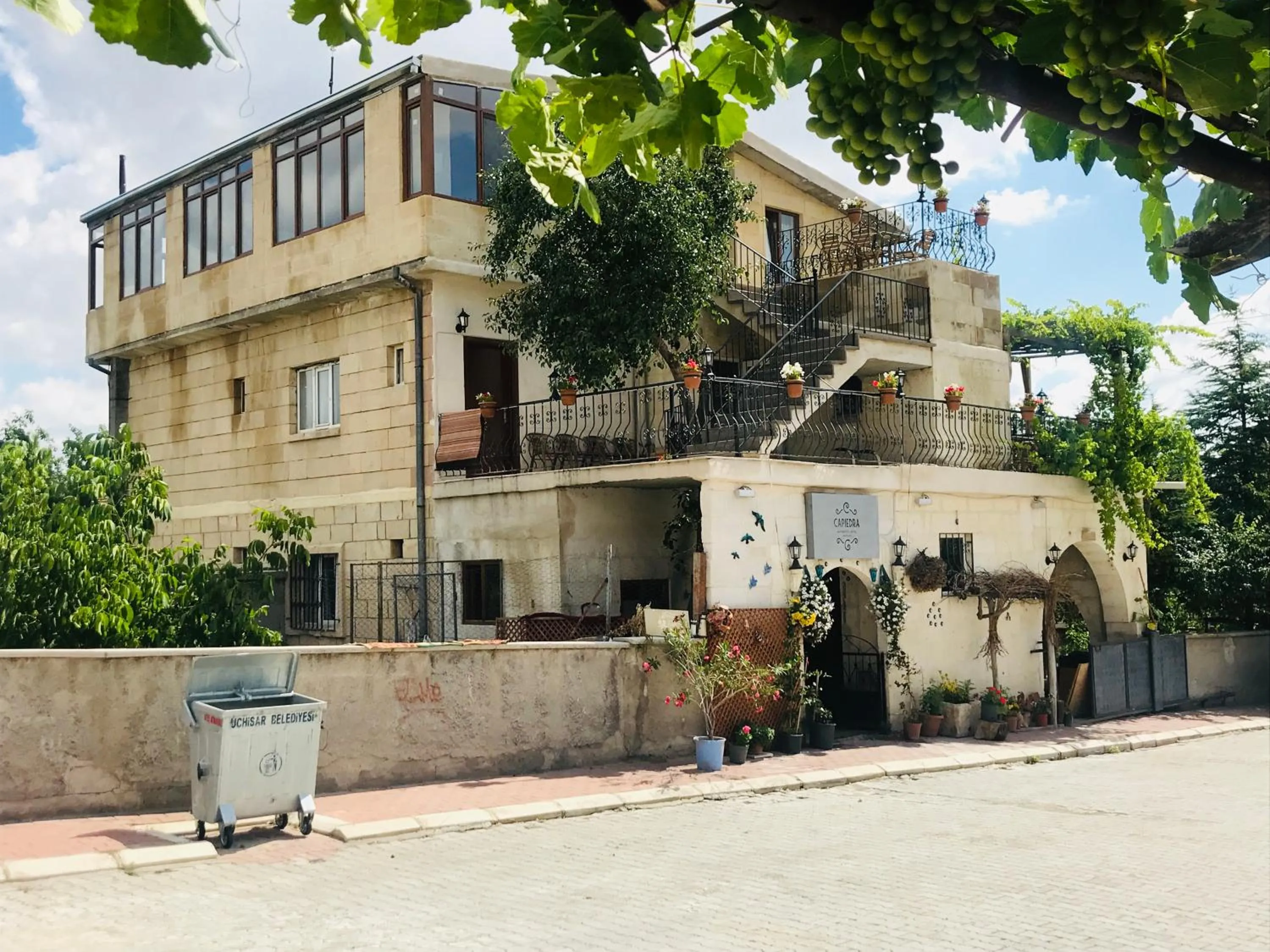 Facade/entrance in Capiedra Hotel