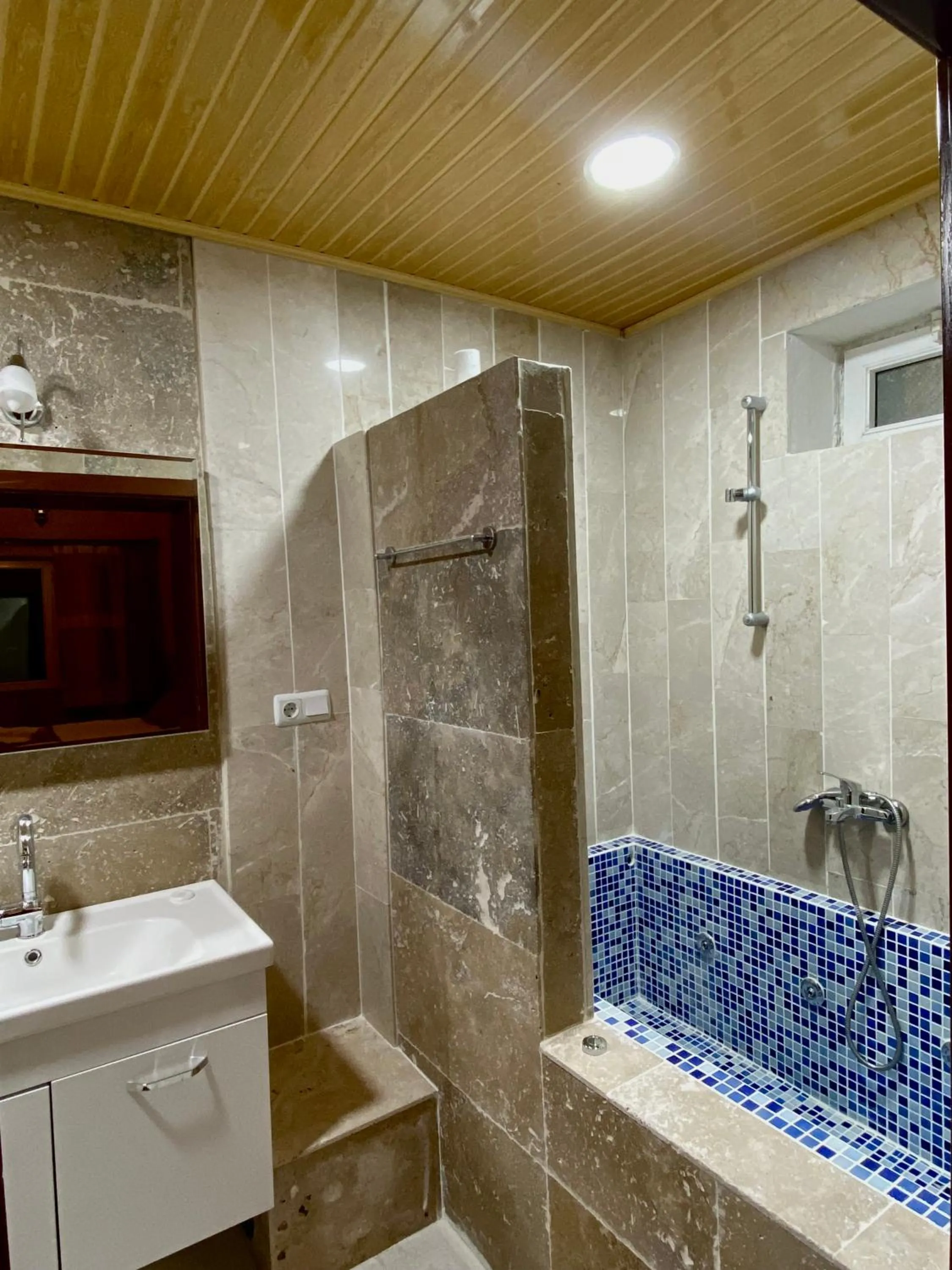 Hot Tub in Capiedra Hotel