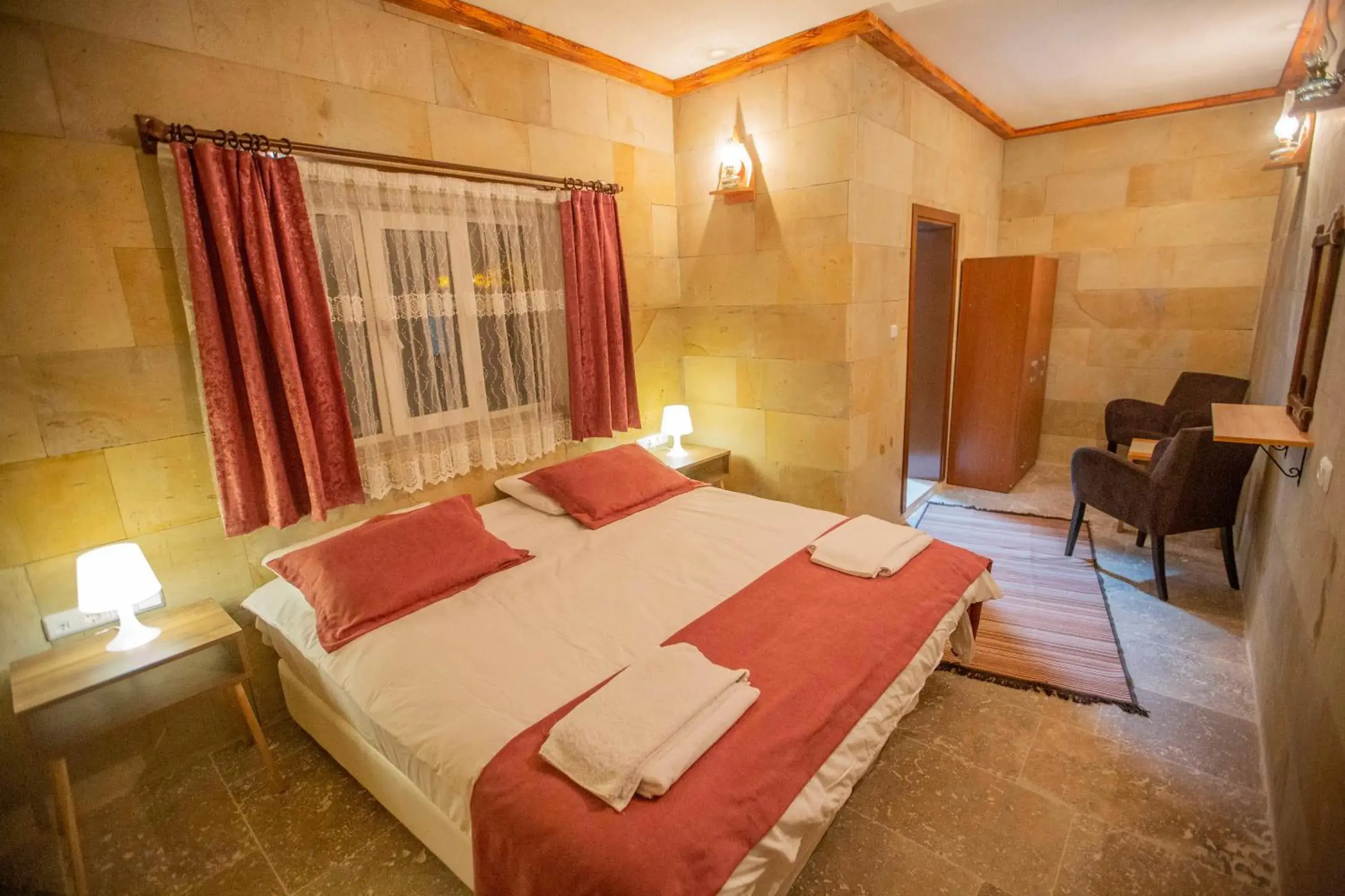 Shower, Bed in Capiedra Hotel Shower, Bed in Capiedra Hotel