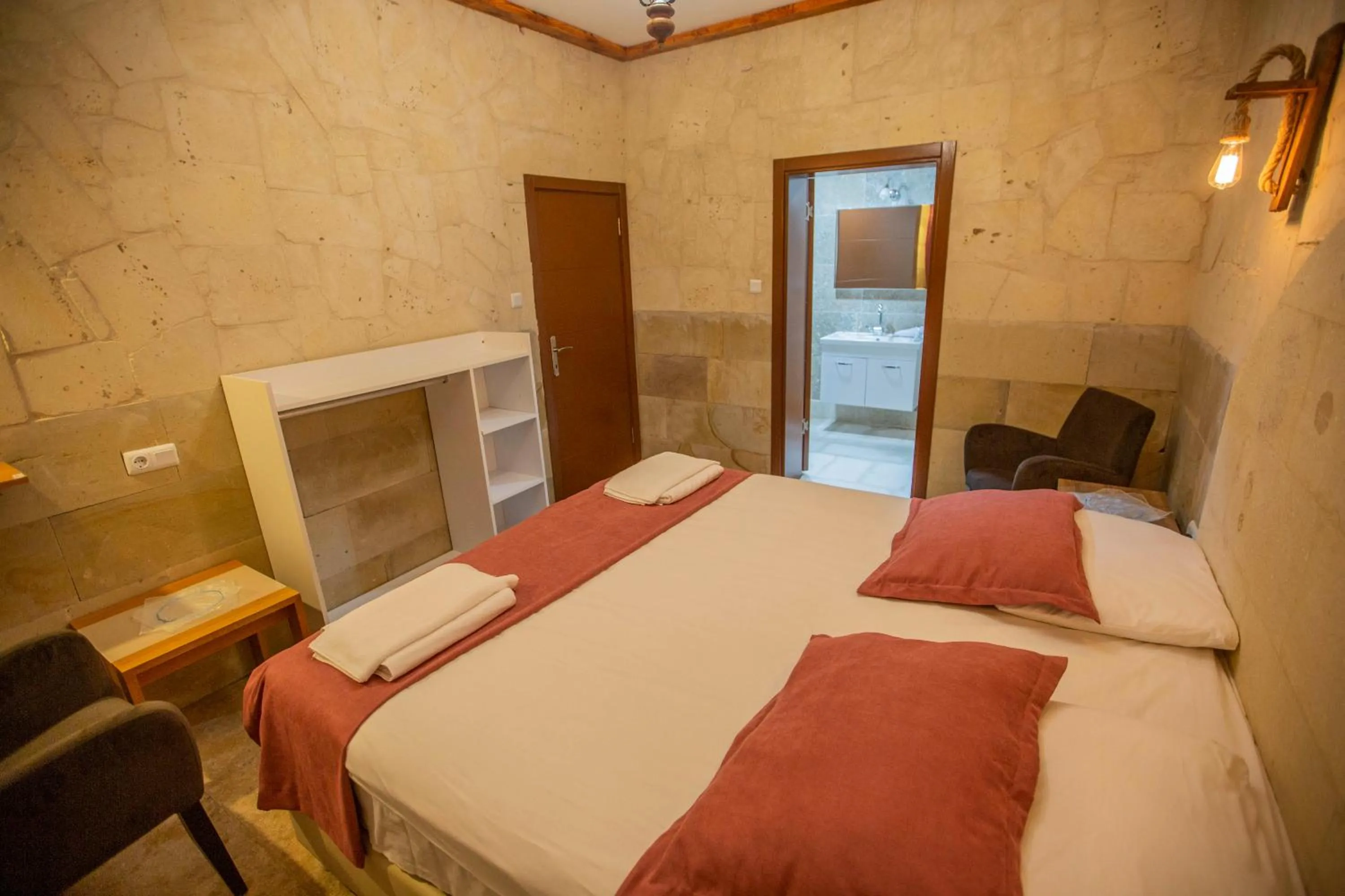 Nearby landmark, Bed in Capiedra Hotel