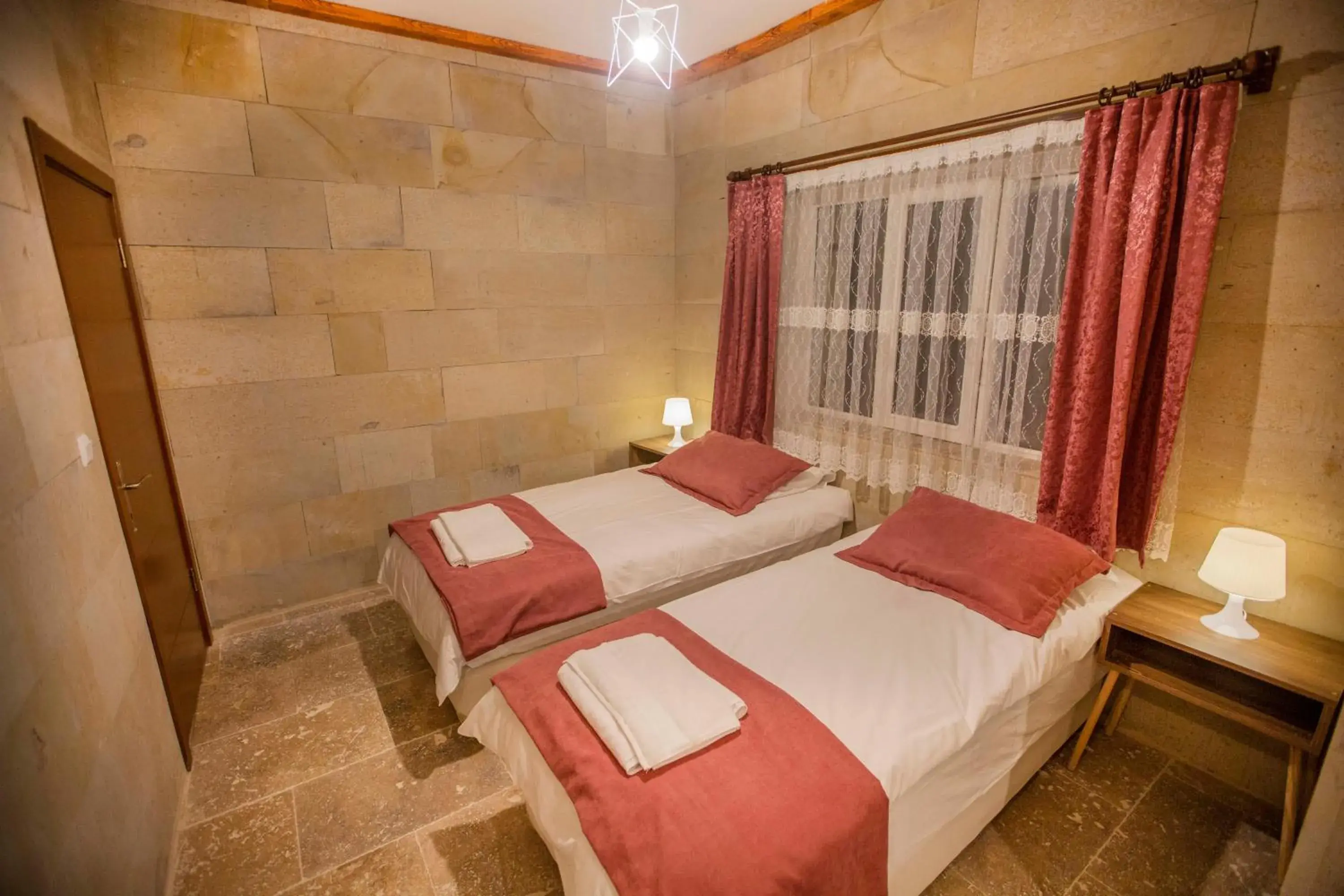 Shower, Bed in Capiedra Hotel Shower, Bed in Capiedra Hotel