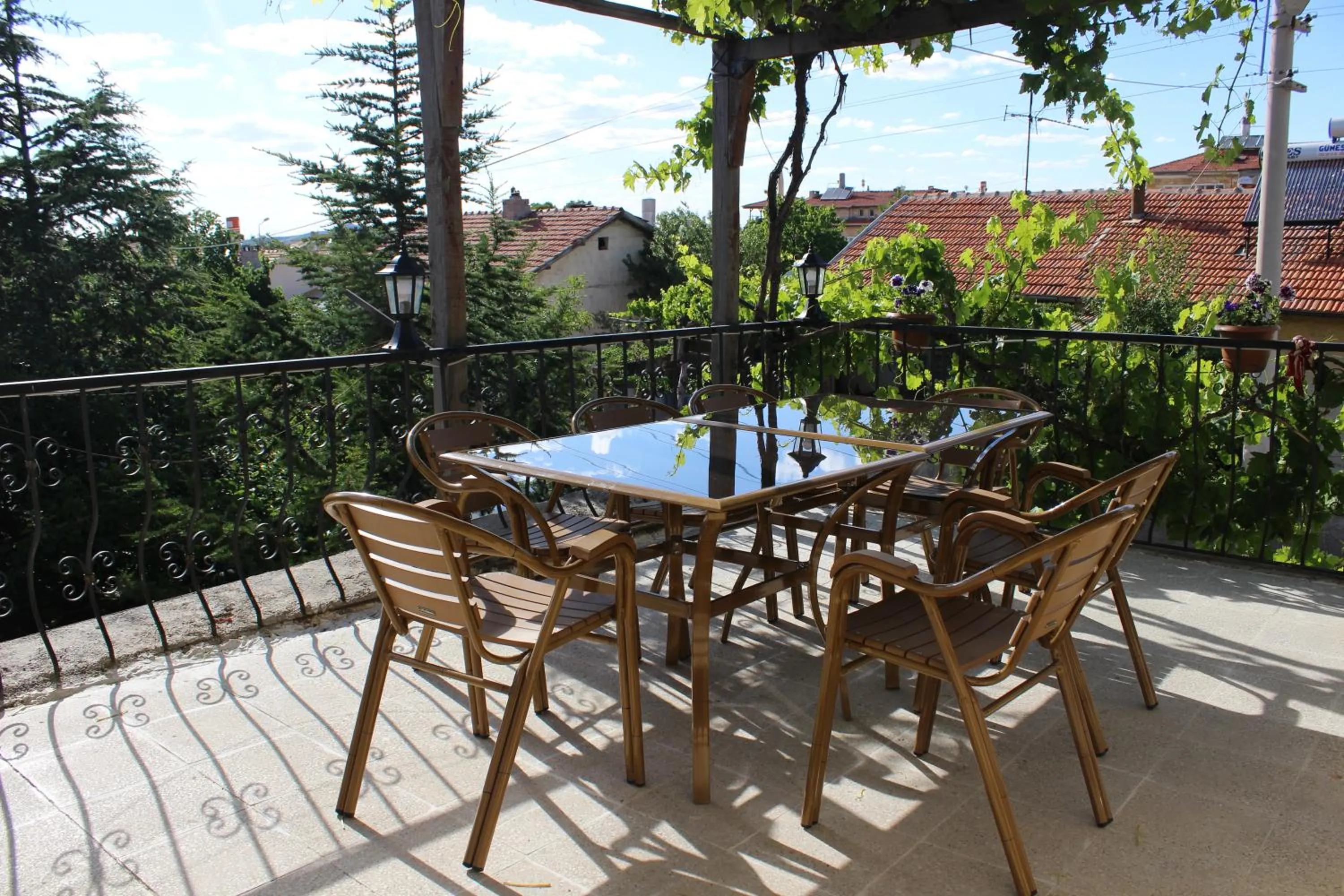 Patio in Capiedra Hotel