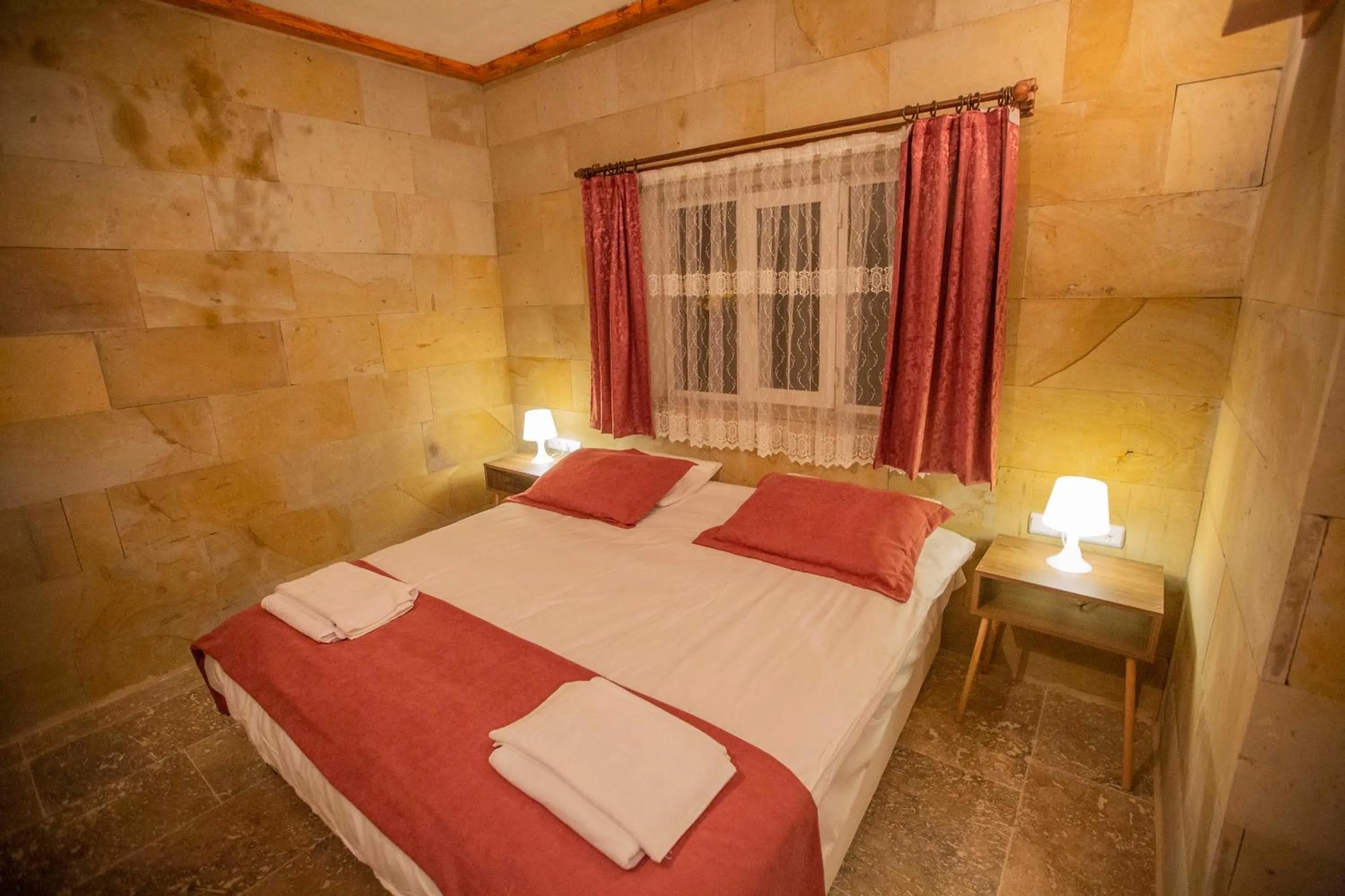 Toilet, Bed in Capiedra Hotel