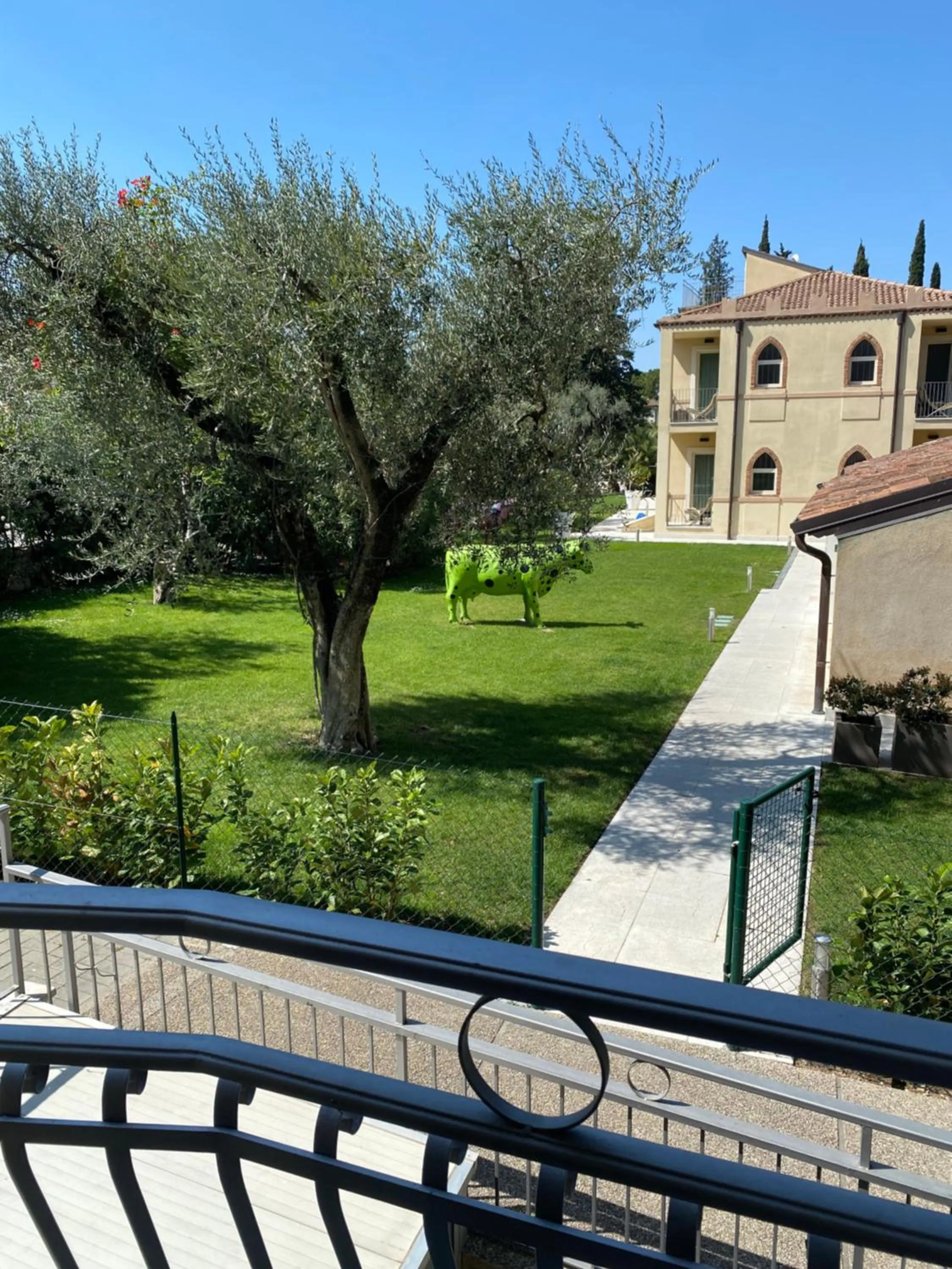 Garden view in Hotel Baia dei Pini