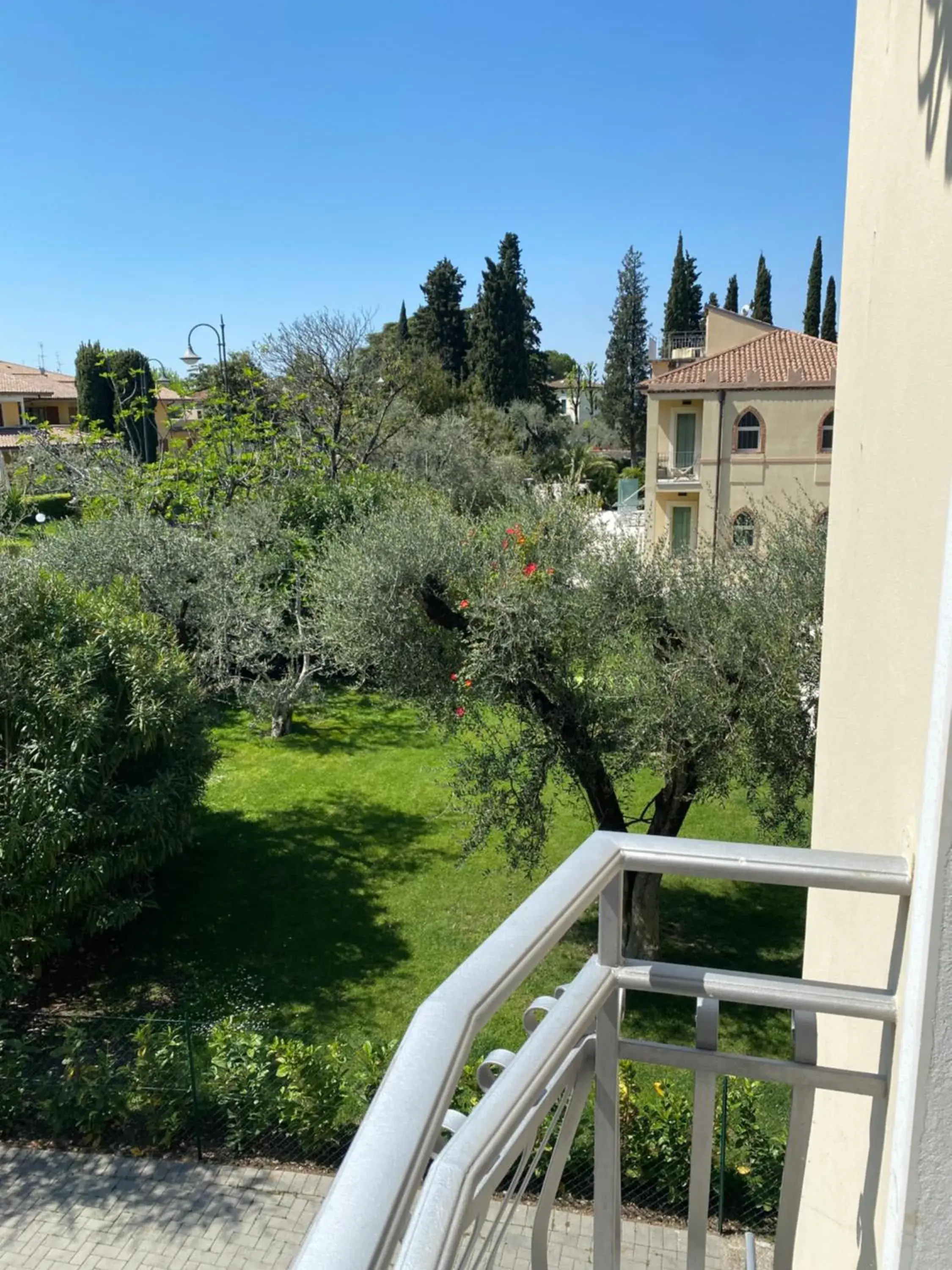 Garden view in Hotel Baia dei Pini