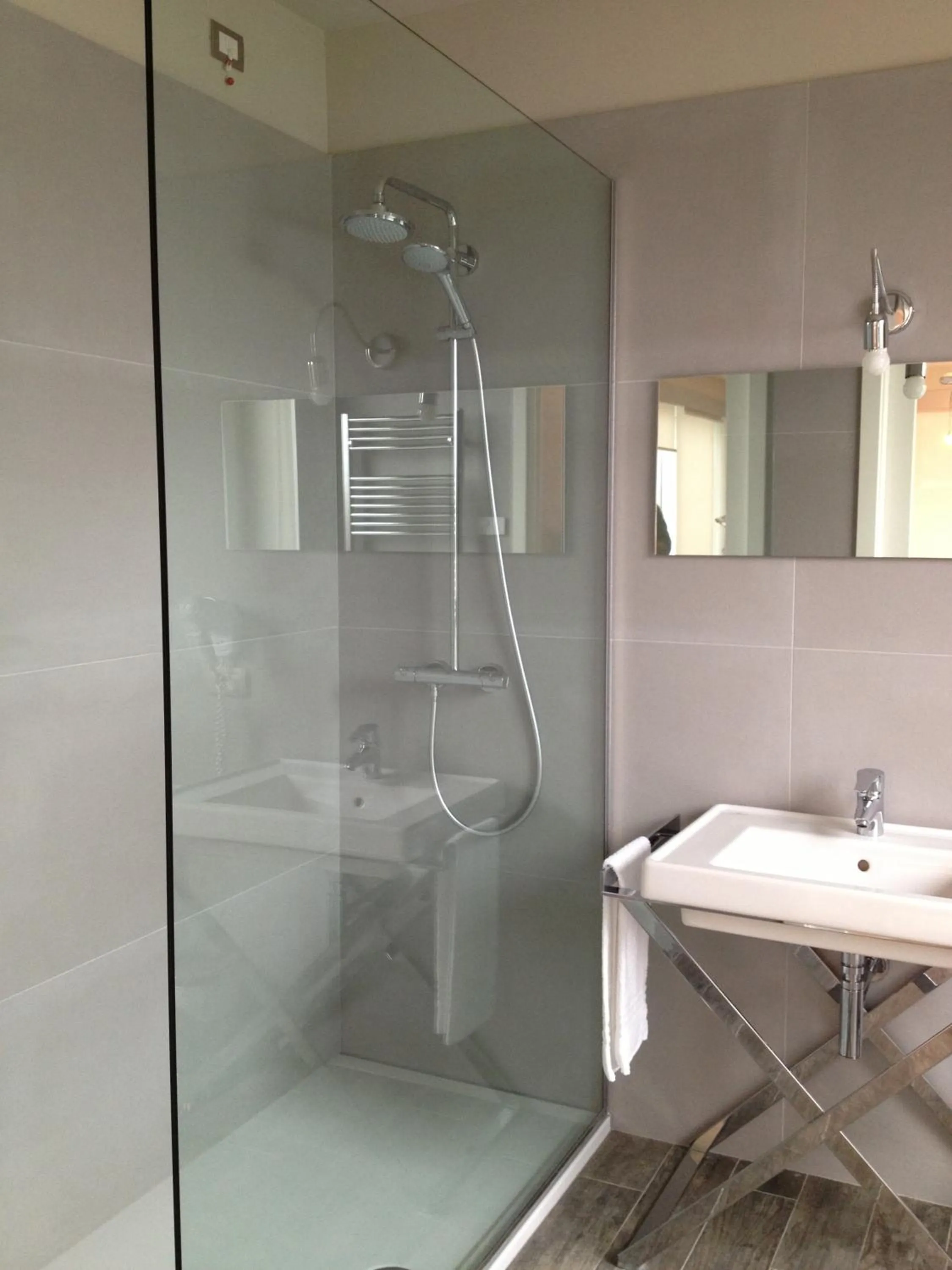 Shower in Hotel Baia dei Pini
