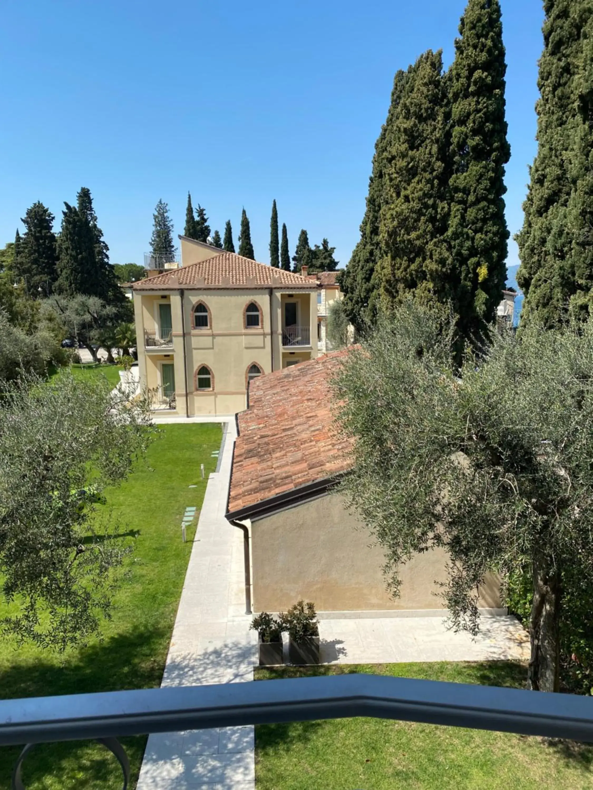 Garden view in Hotel Baia dei Pini