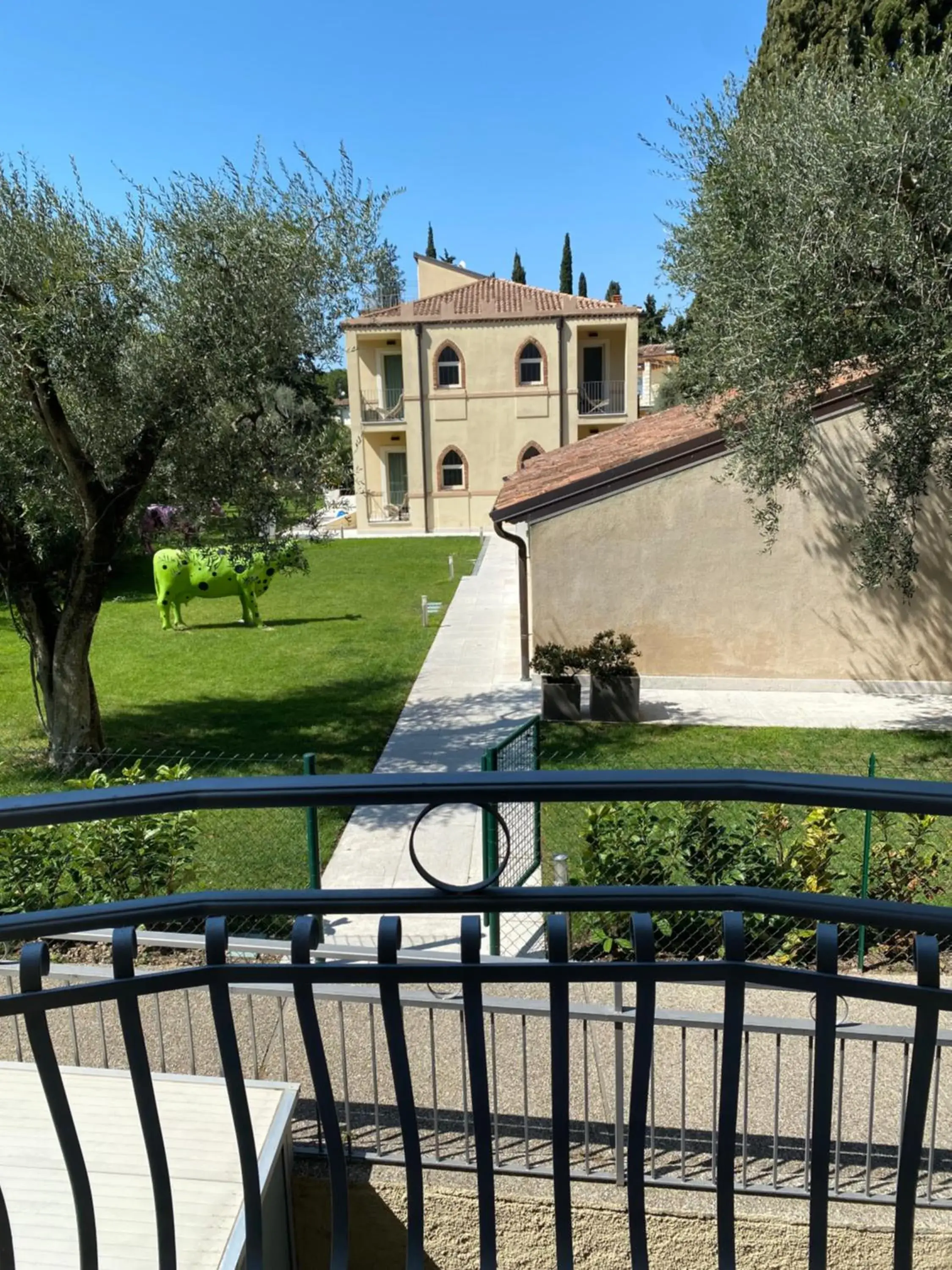 Garden view in Hotel Baia dei Pini