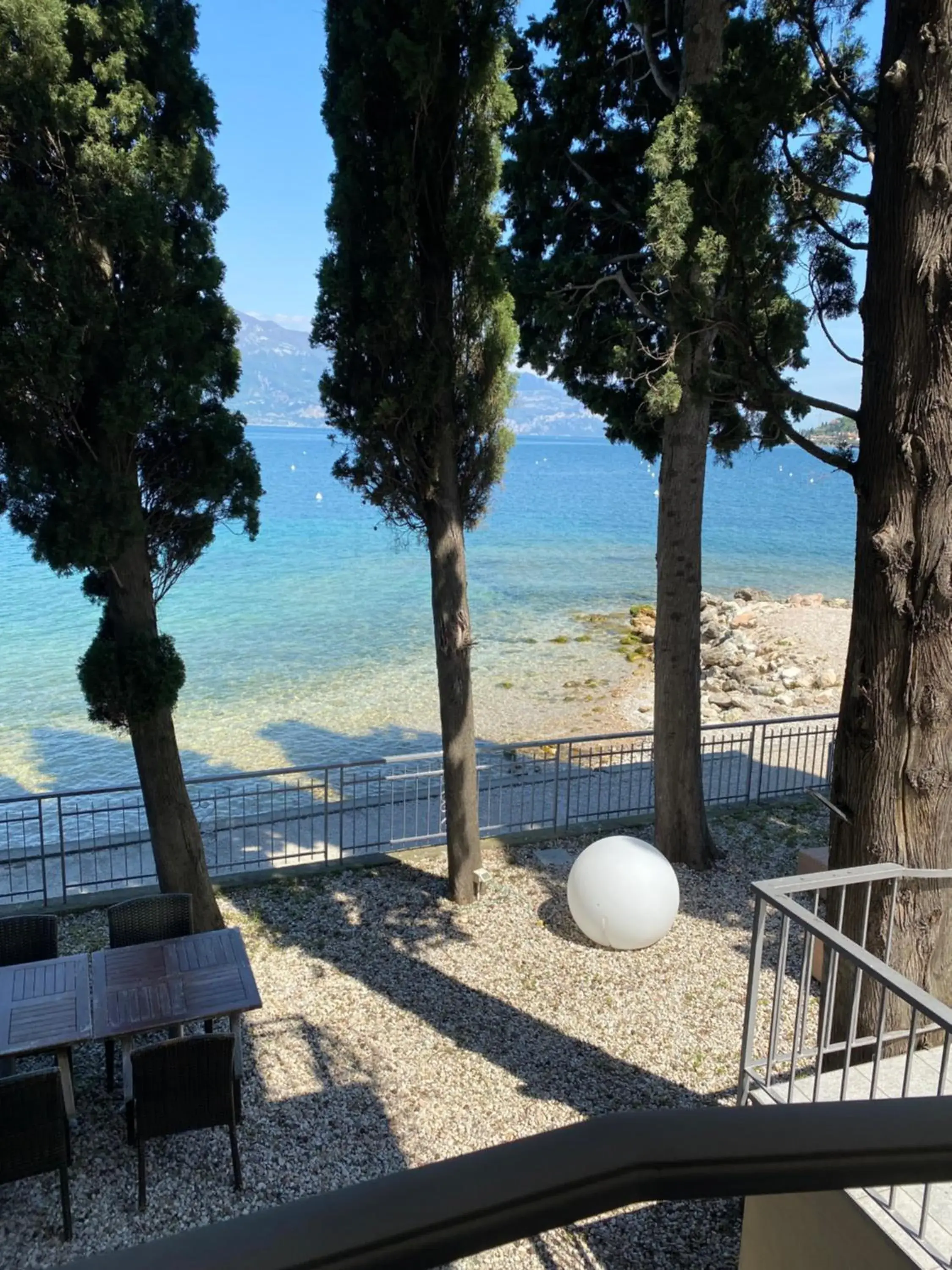Lake view in Hotel Baia dei Pini