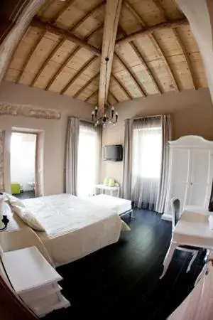 Photo of the whole room, Bed in Hotel Baia dei Pini