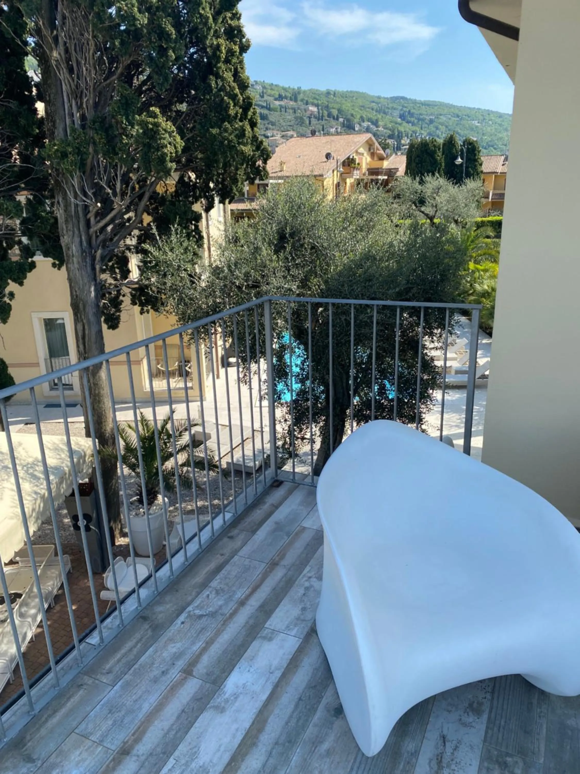 Balcony/Terrace, Bed in Hotel Baia dei Pini