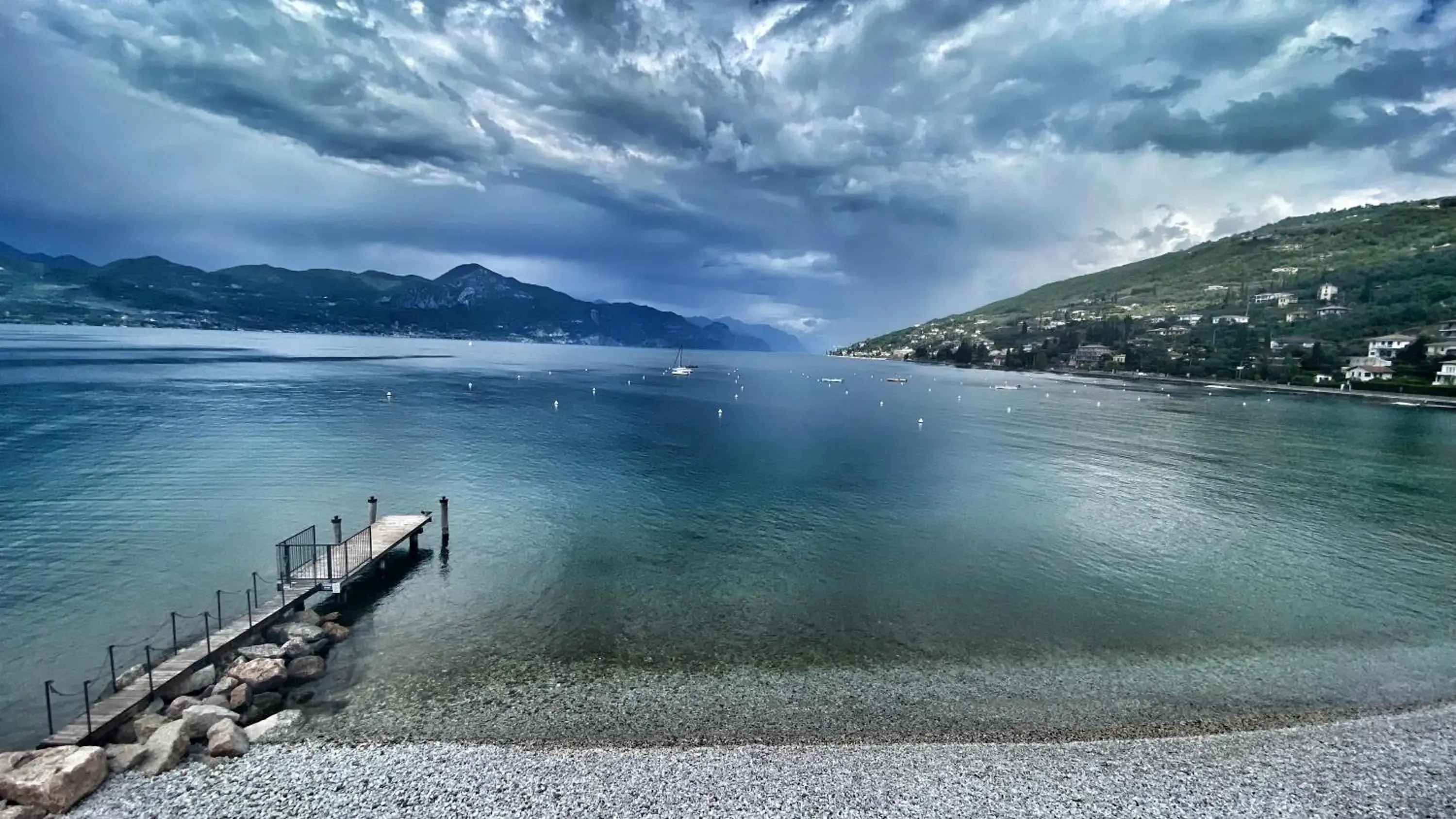 Lake view in Hotel Baia dei Pini