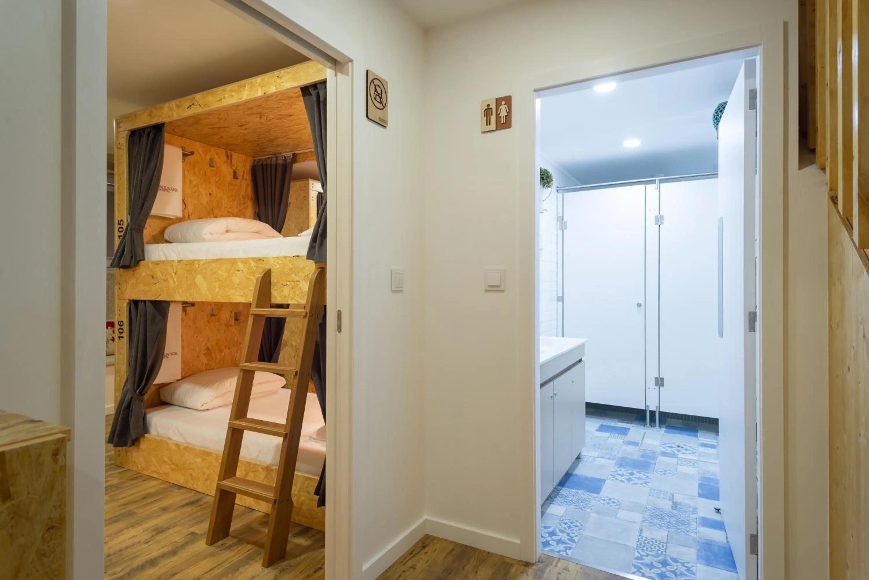 Toilet, Bed in Hostel Bulwark